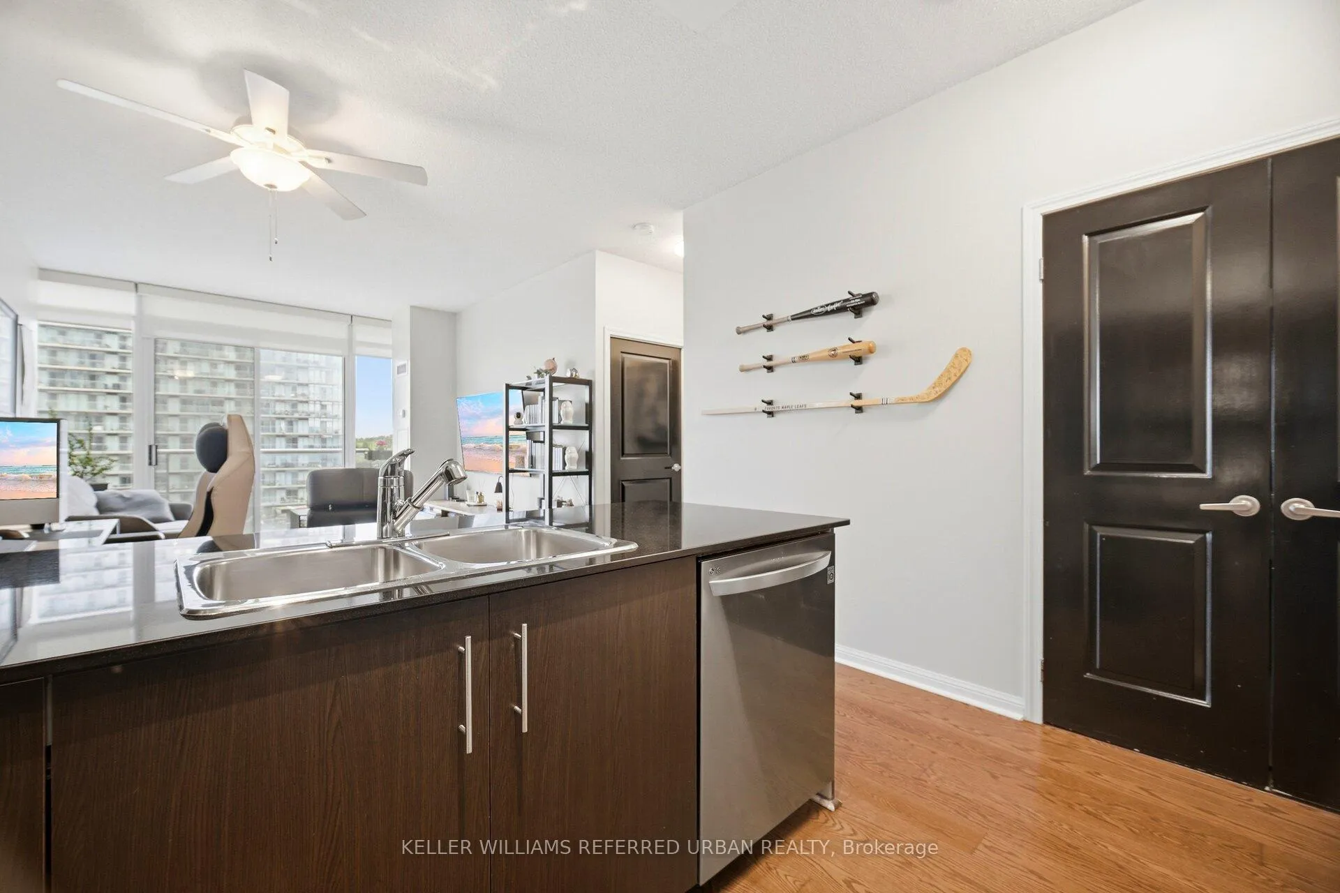 Photo 7 of Unit 601, 15 Windermere Avenue, Toronto, High Park-Swansea — HOMEH