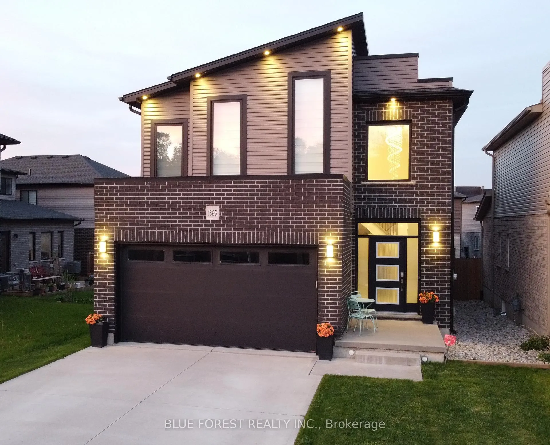 Front of 1365 Sandbar Street