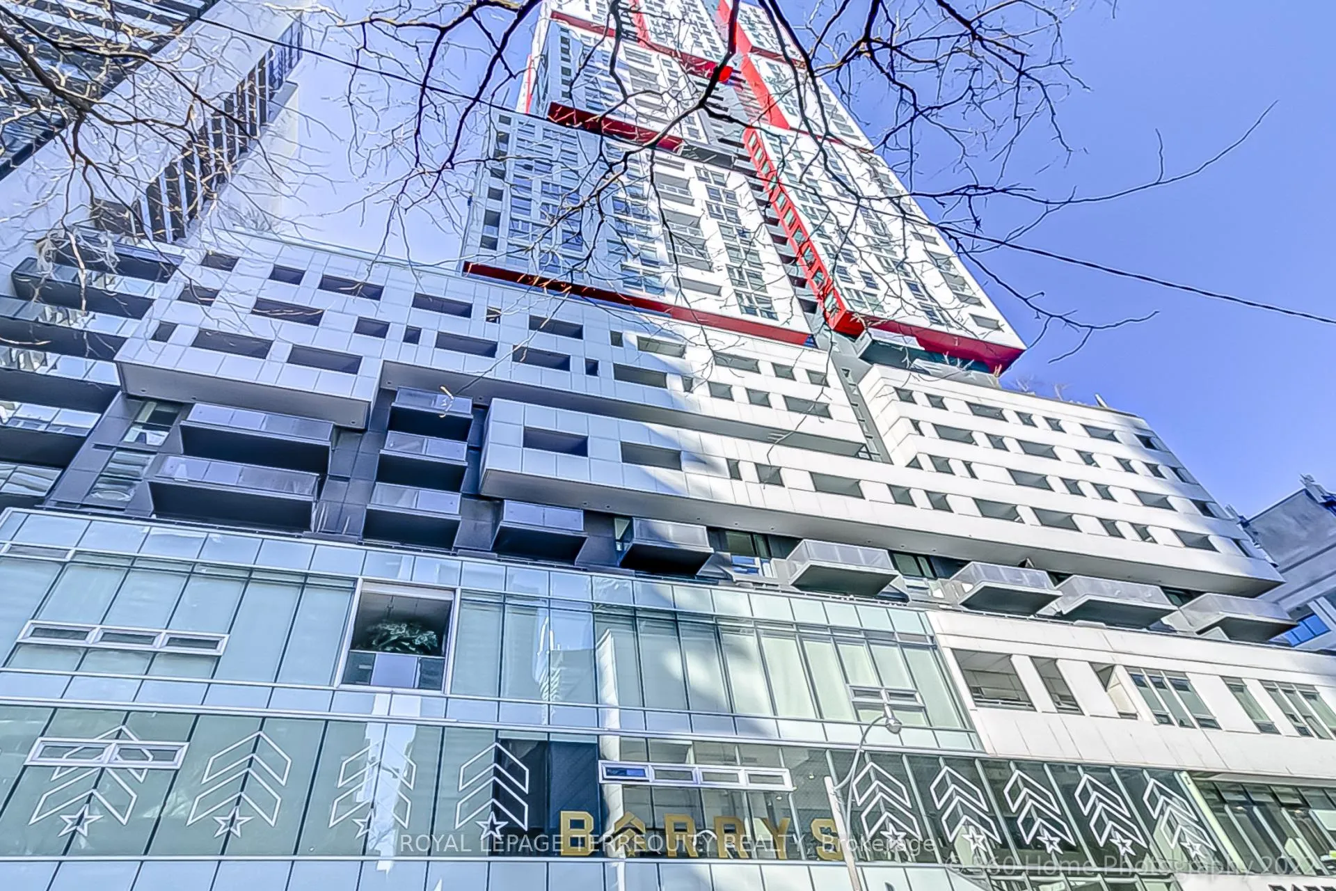 Front of Unit 1207, 318 Richmond Street W