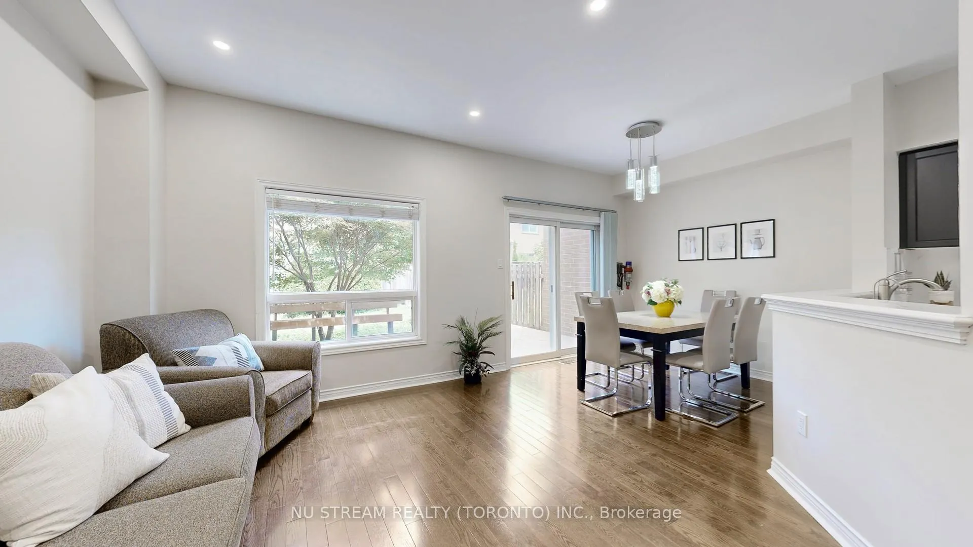 Photo 6 of 60 Nottingham Drive, Richmond Hill, Westbrook — HOMEH
