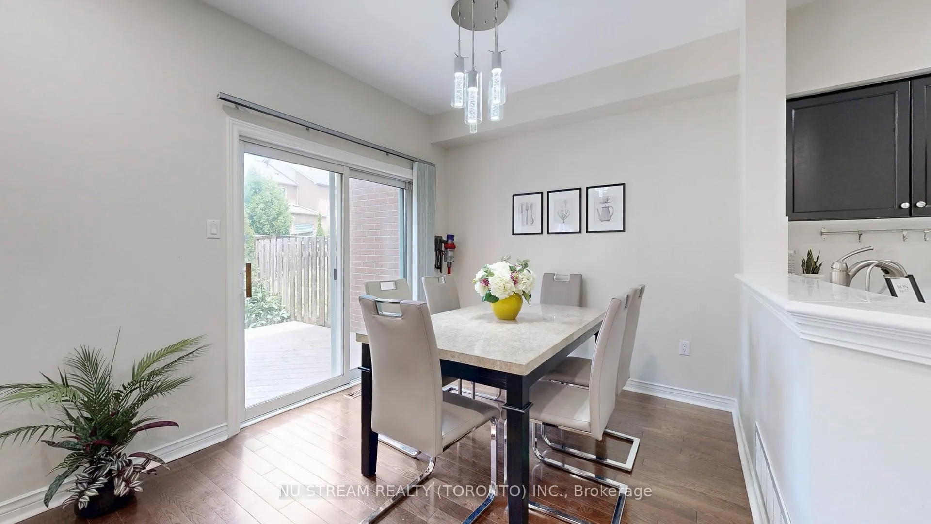Photo 9 of 60 Nottingham Drive, Richmond Hill, Westbrook — HOMEH
