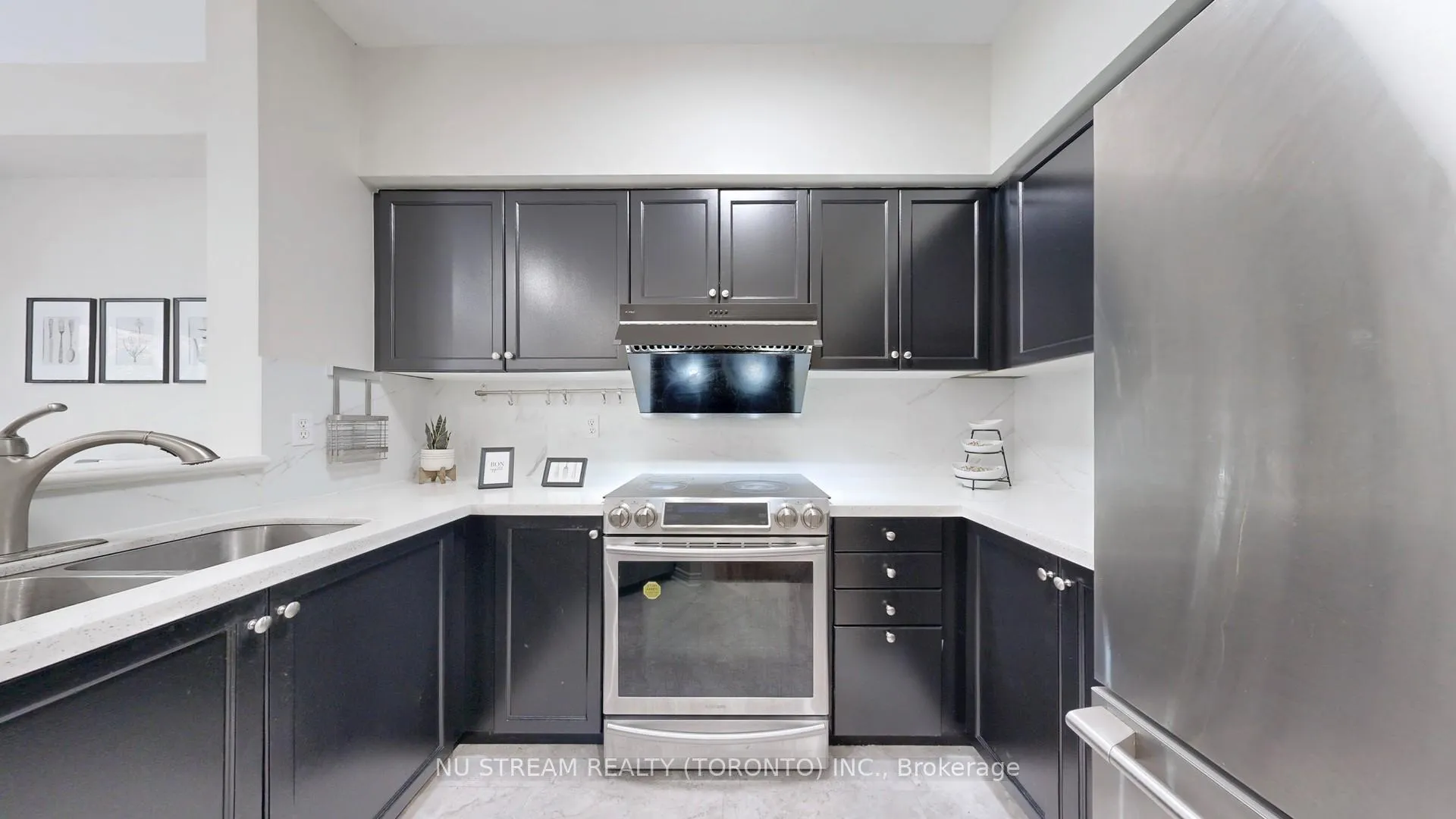 Photo 10 of 60 Nottingham Drive, Richmond Hill, Westbrook — HOMEH