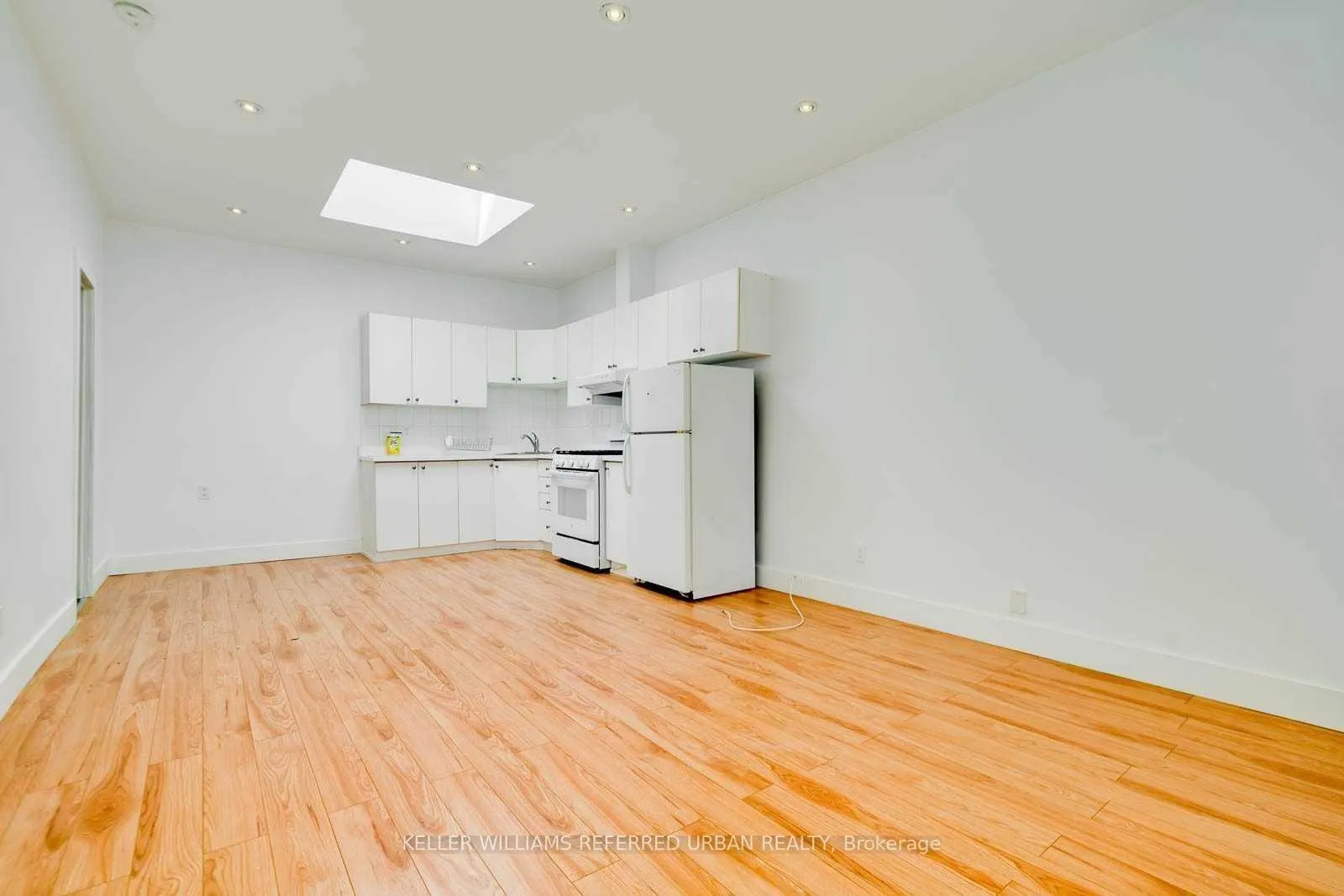 Photo 4 of Unit #Main, 58 Bellevue Avenue, Toronto, Kensington-Chinatown — HOMEH