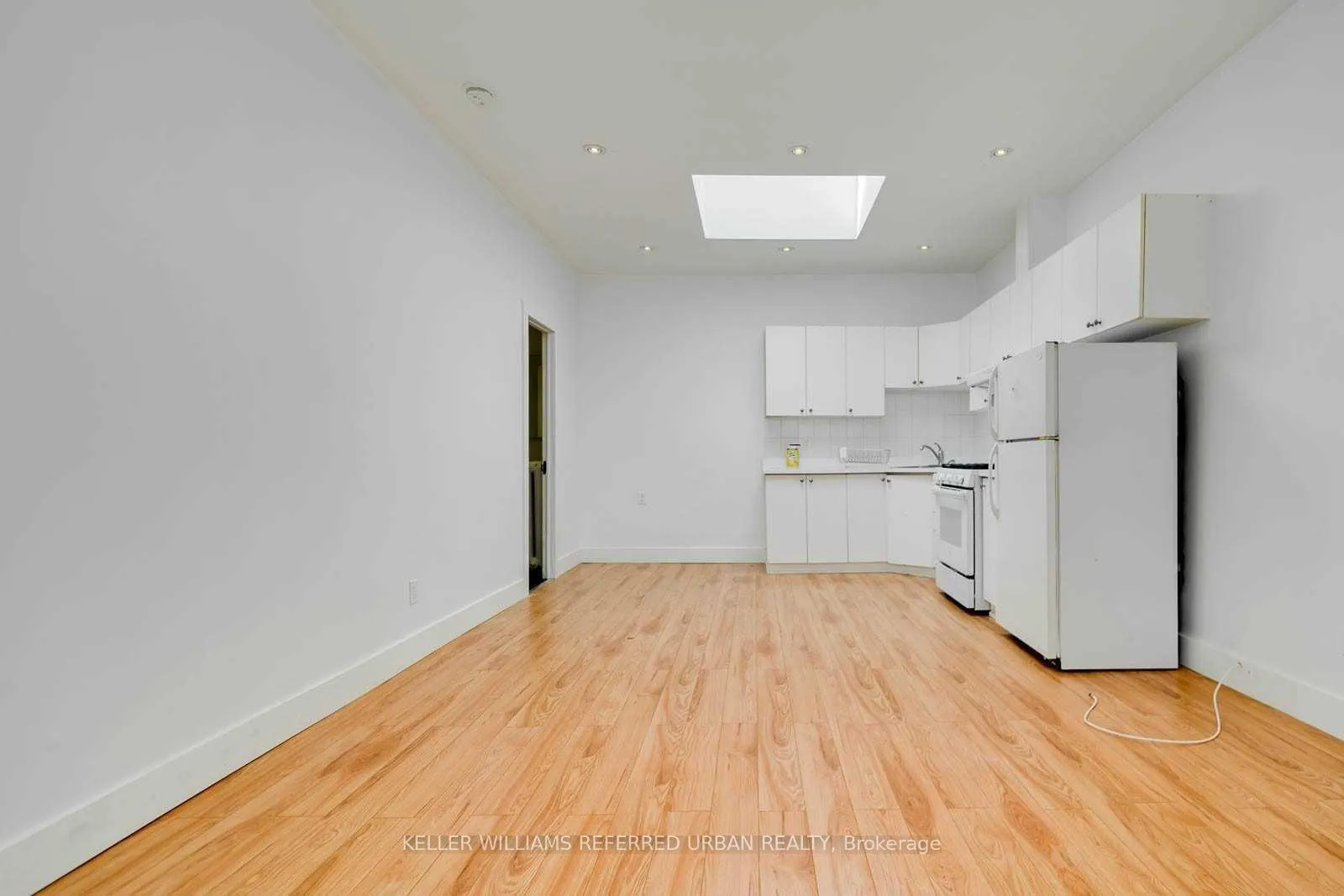Photo 5 of Unit #Main, 58 Bellevue Avenue, Toronto, Kensington-Chinatown — HOMEH