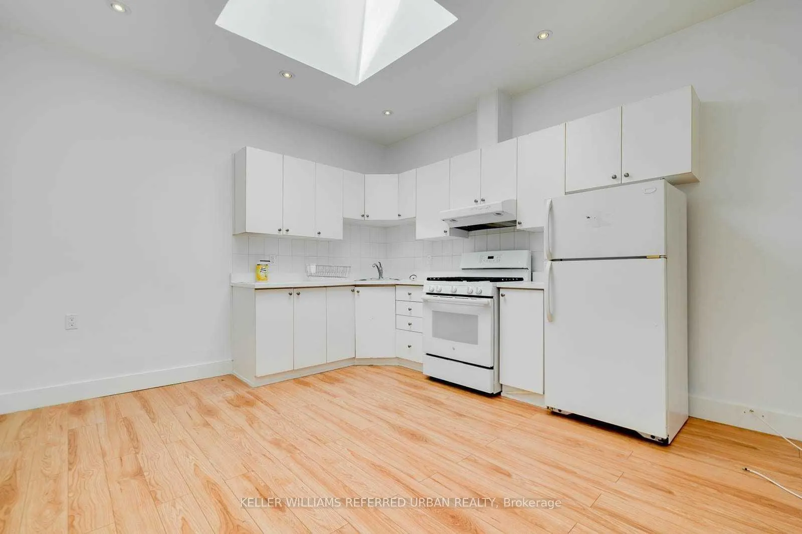Photo 6 of Unit #Main, 58 Bellevue Avenue, Toronto, Kensington-Chinatown — HOMEH