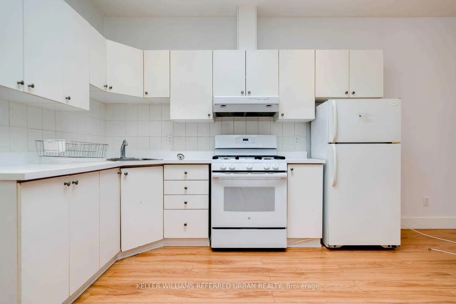 Photo 7 of Unit #Main, 58 Bellevue Avenue, Toronto, Kensington-Chinatown — HOMEH