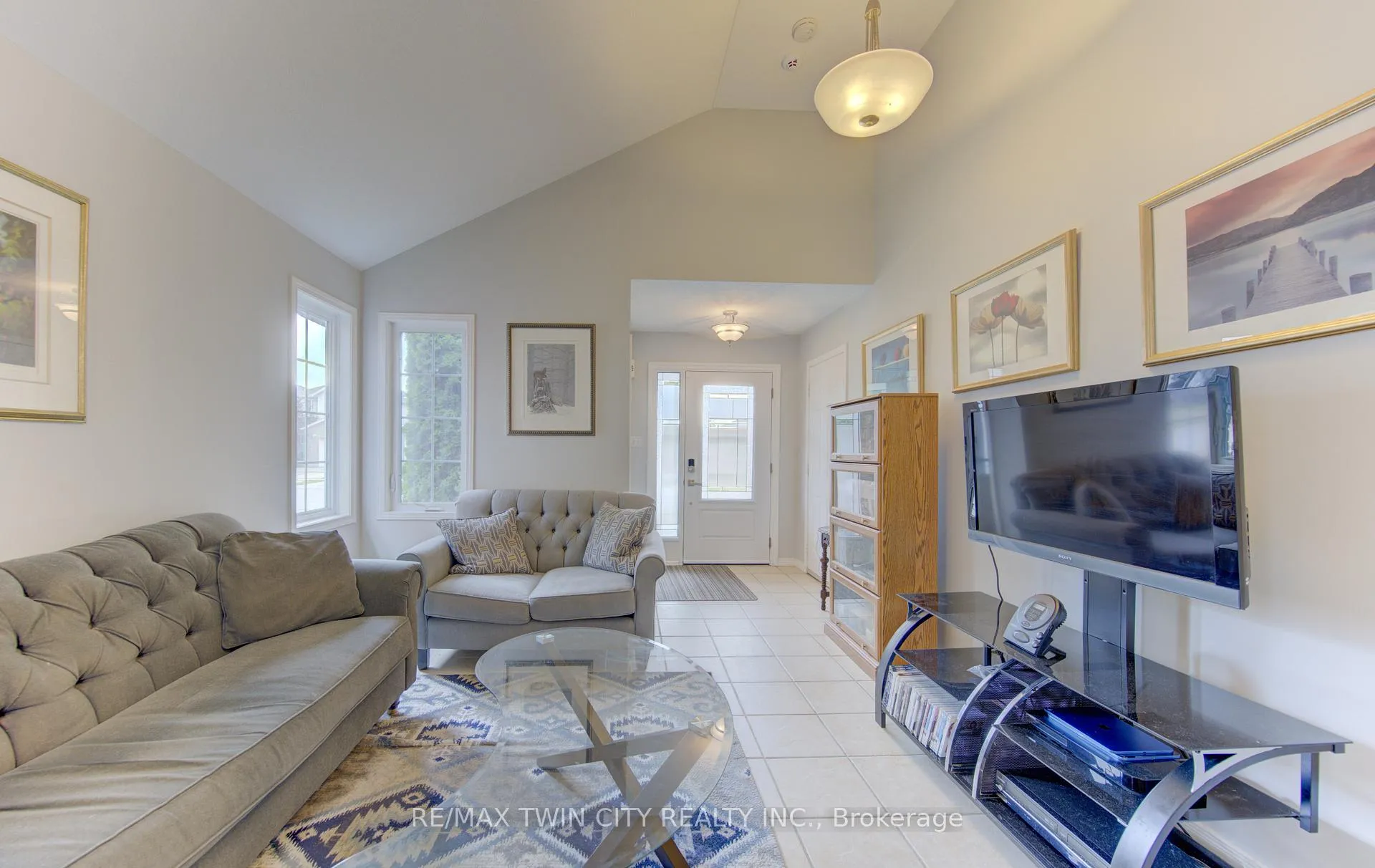 Photo 5 of 460 Langlaw Drive, Cambridge, Christopher-Champlain — HOMEH