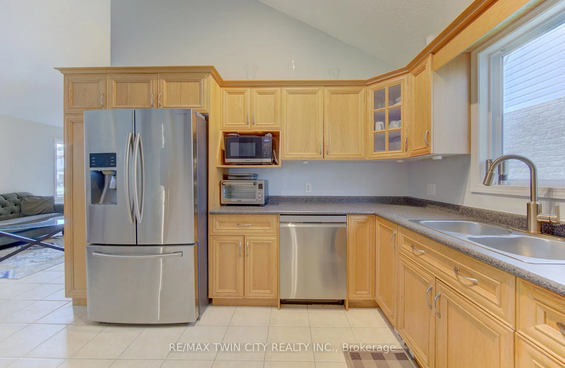 Photo 11 of 460 Langlaw Drive, Cambridge, Christopher-Champlain — HOMEH