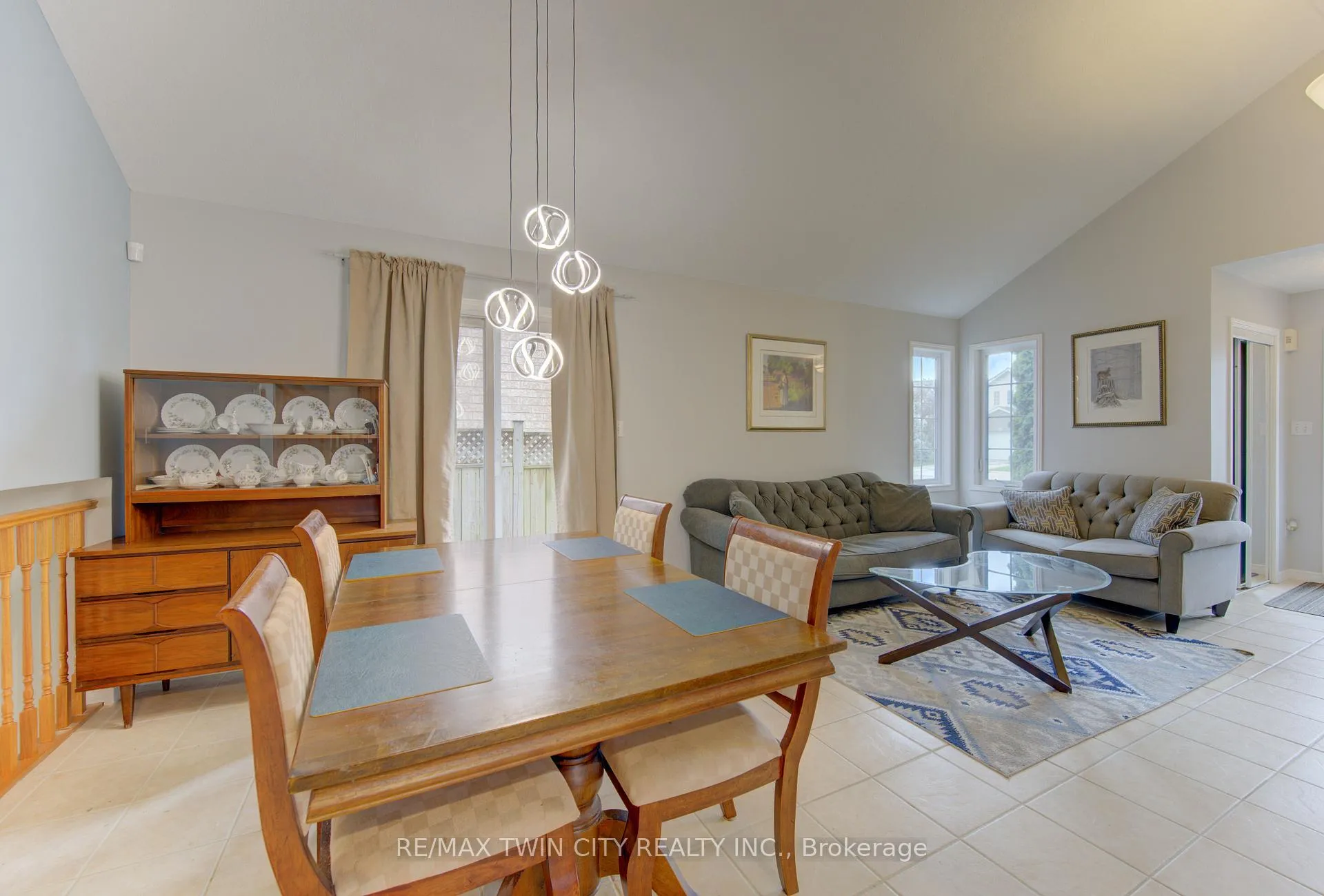 Photo 13 of 460 Langlaw Drive, Cambridge, Christopher-Champlain — HOMEH