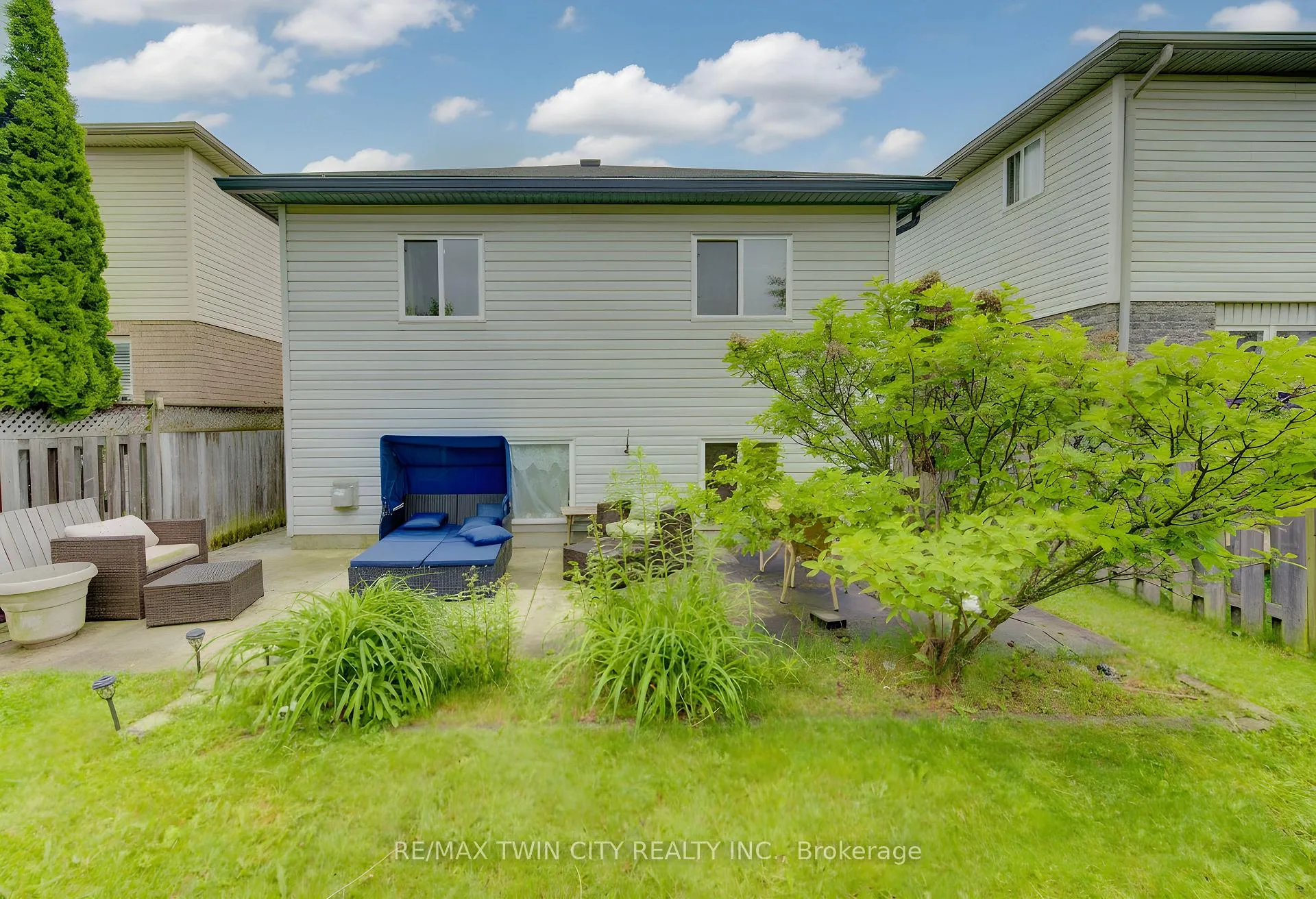 Photo 24 of 460 Langlaw Drive, Cambridge, Christopher-Champlain — HOMEH