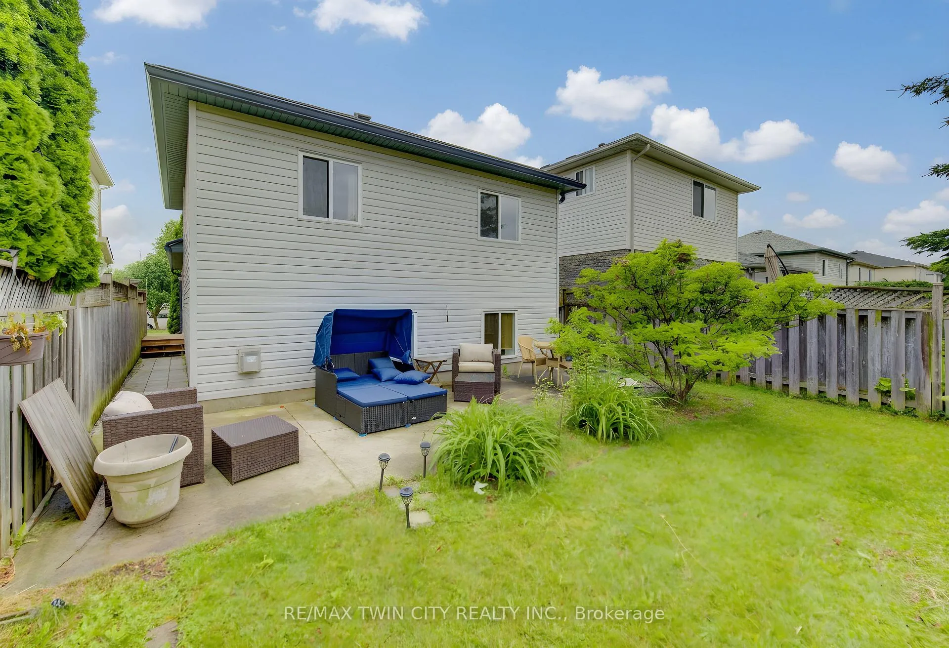 Photo 25 of 460 Langlaw Drive, Cambridge, Christopher-Champlain — HOMEH