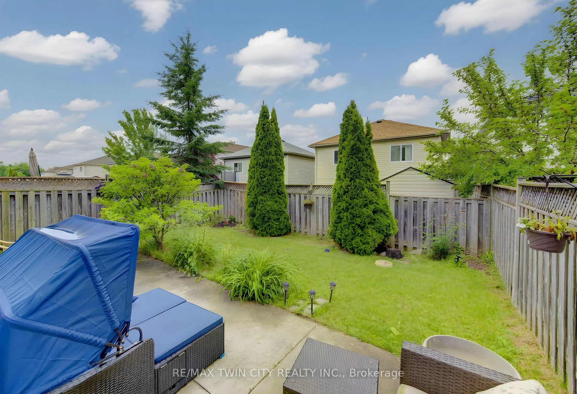 Photo 26 of 460 Langlaw Drive, Cambridge, Christopher-Champlain — HOMEH