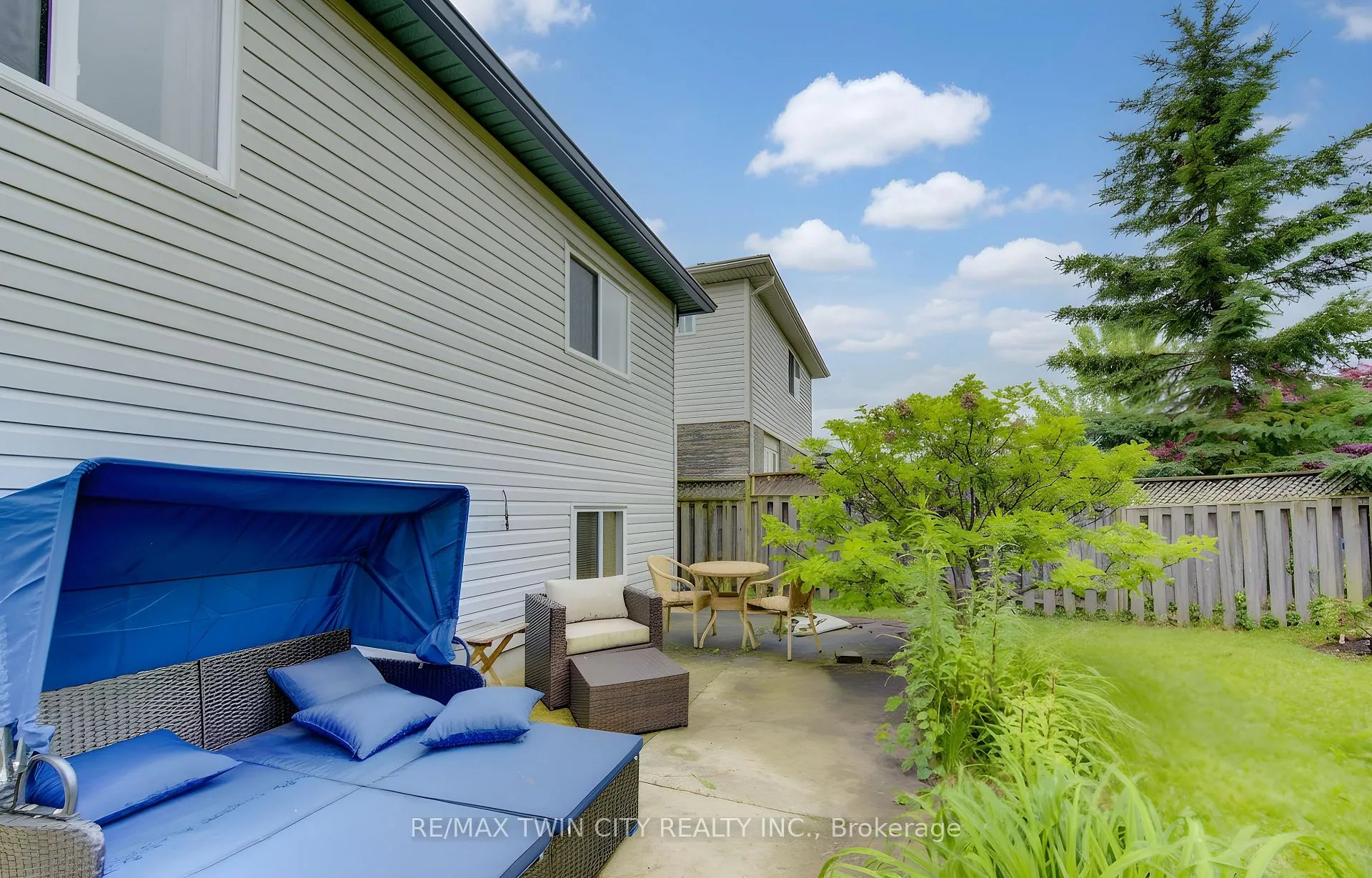 Photo 27 of 460 Langlaw Drive, Cambridge, Christopher-Champlain — HOMEH