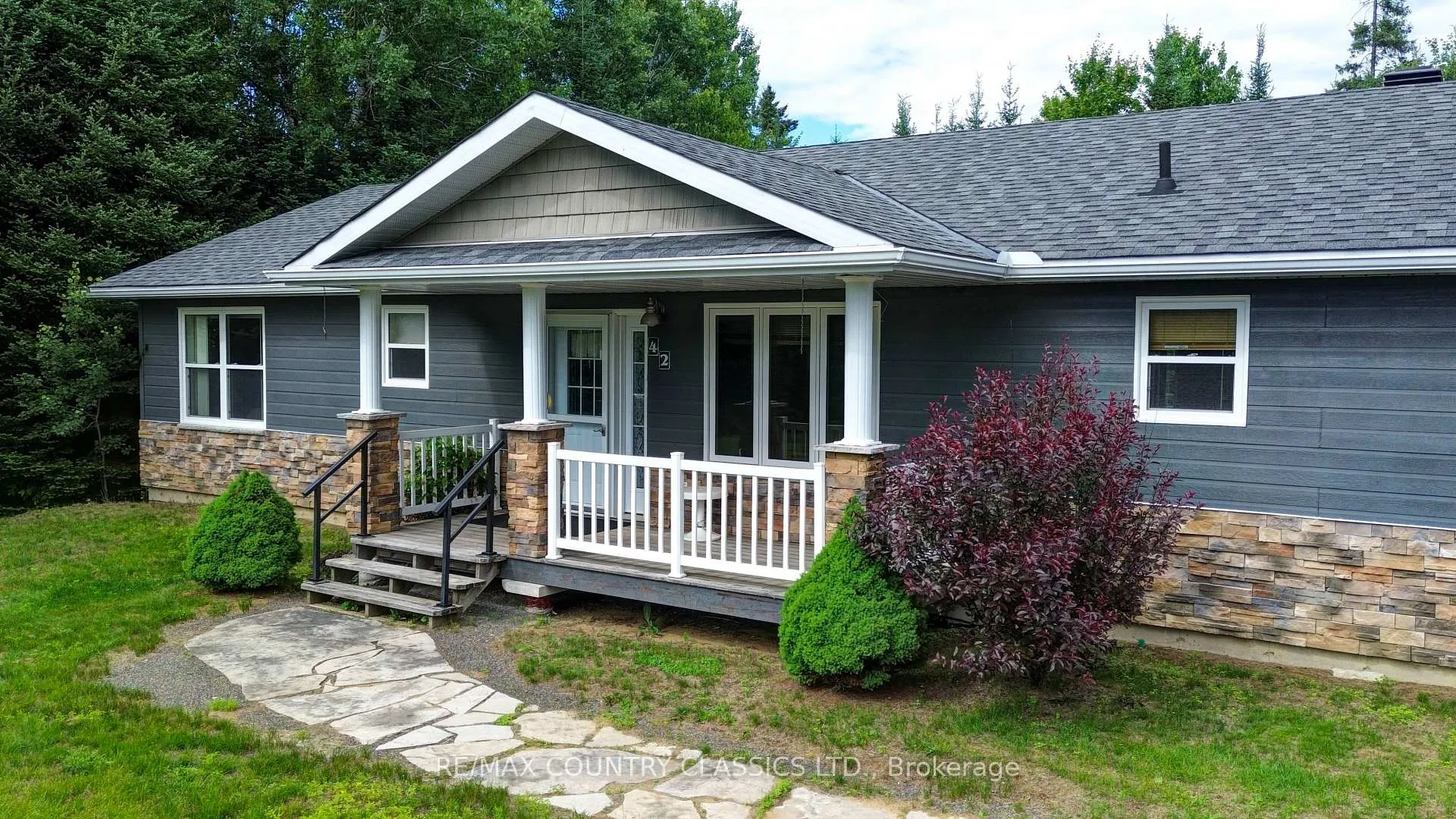 Photo 2 of 42 Nicklaus Drive, Bancroft, Bancroft Ward — HOMEH