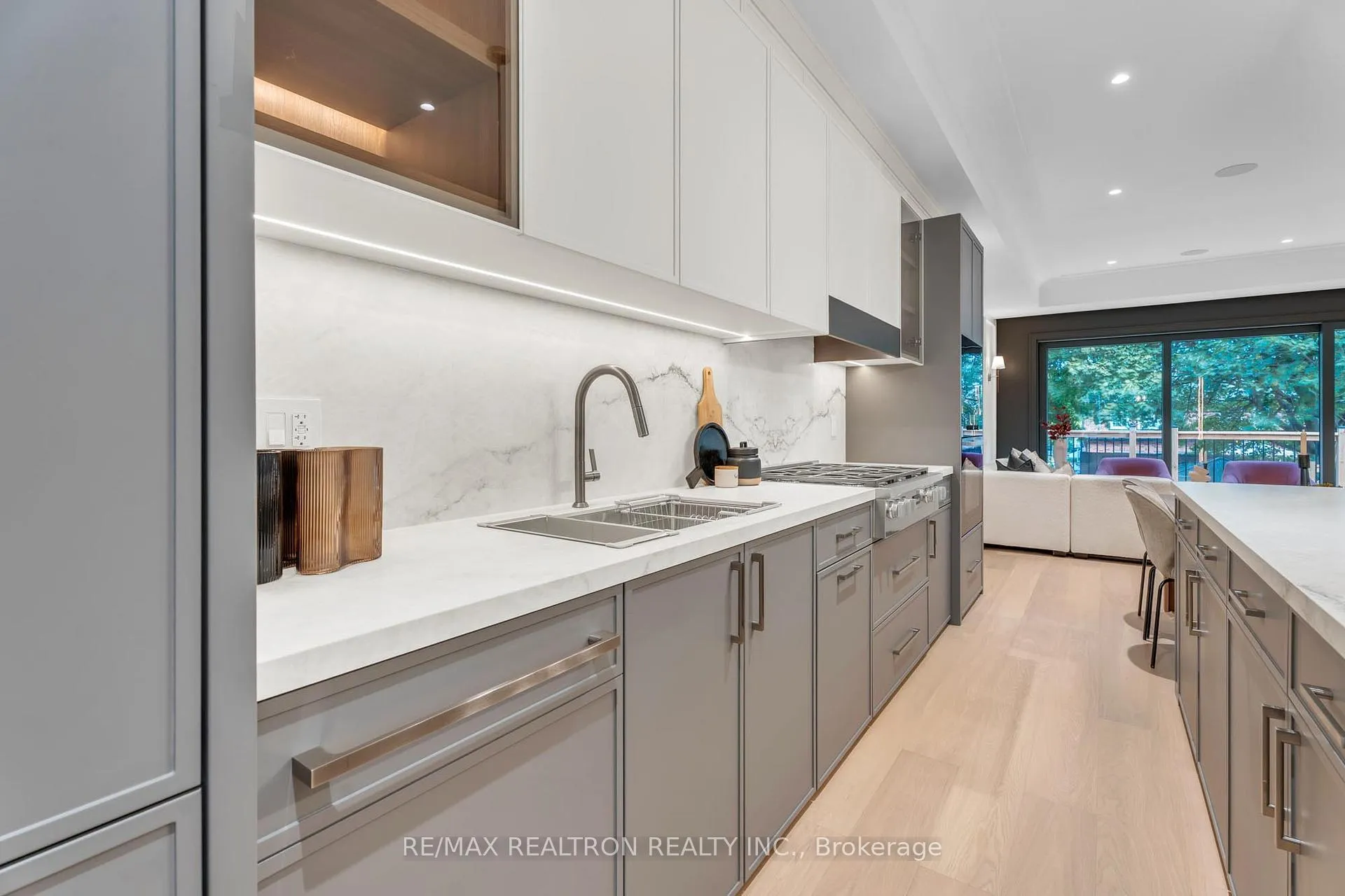 Photo 7 of 105 Rumsey Road, Toronto, Leaside — HOMEH