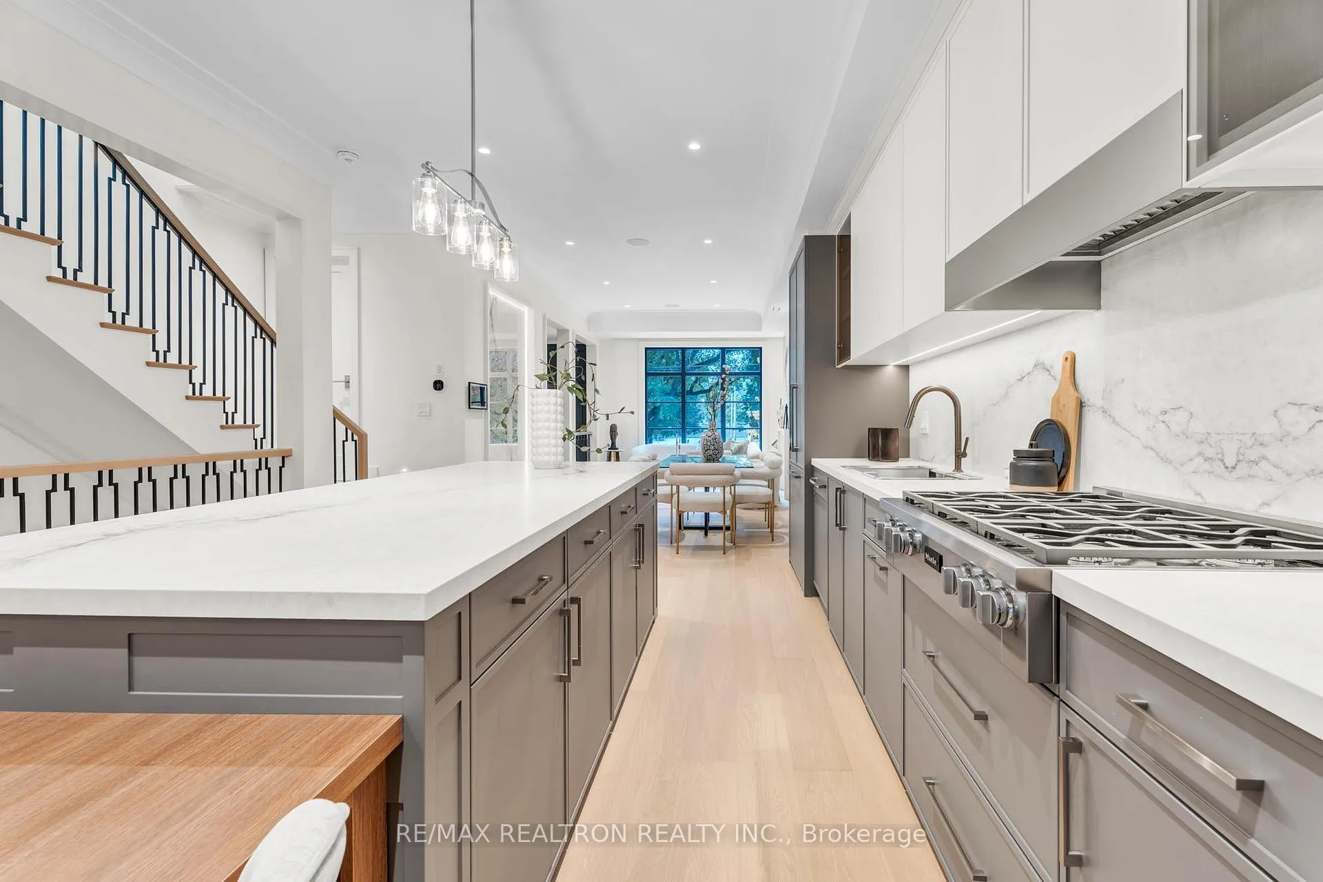 Photo 9 of 105 Rumsey Road, Toronto, Leaside — HOMEH