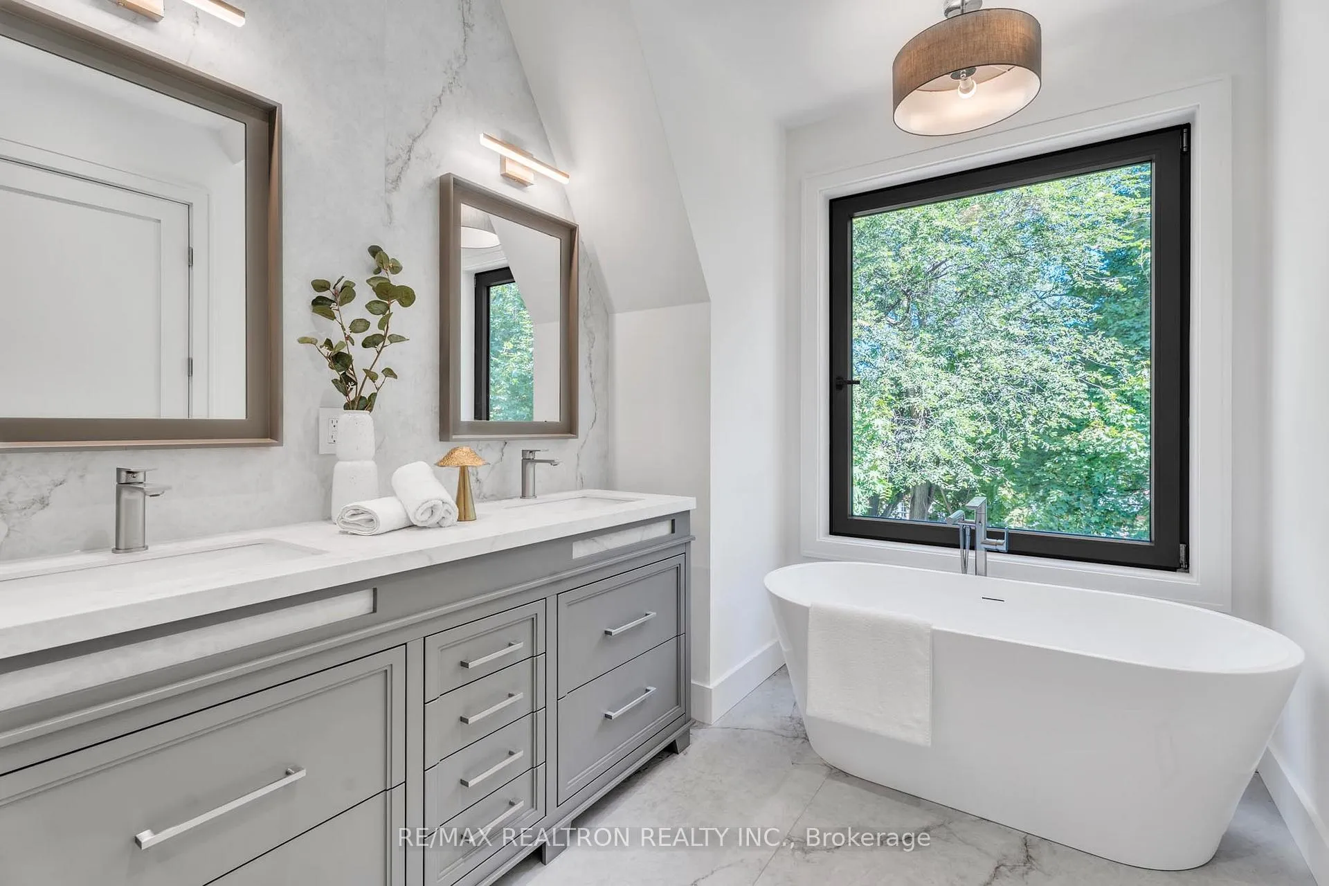 Photo 19 of 105 Rumsey Road, Toronto, Leaside — HOMEH