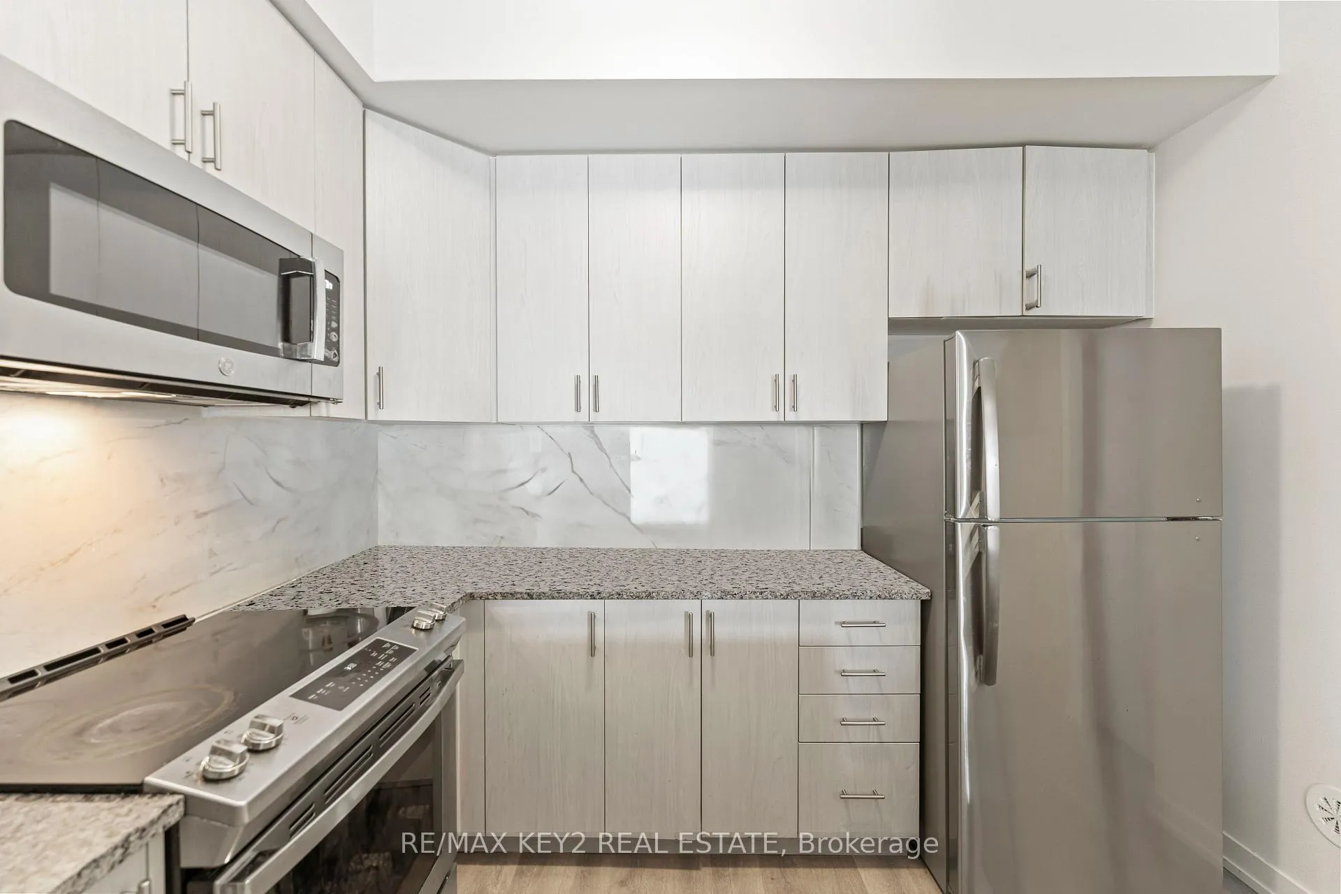 Photo 5 of Unit 107, 2550 Castlegate Crossing, Pickering, Duffin Heights — HOMEH