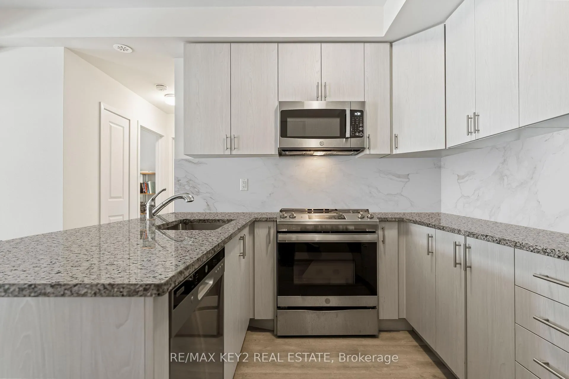 Photo 6 of Unit 107, 2550 Castlegate Crossing, Pickering, Duffin Heights — HOMEH
