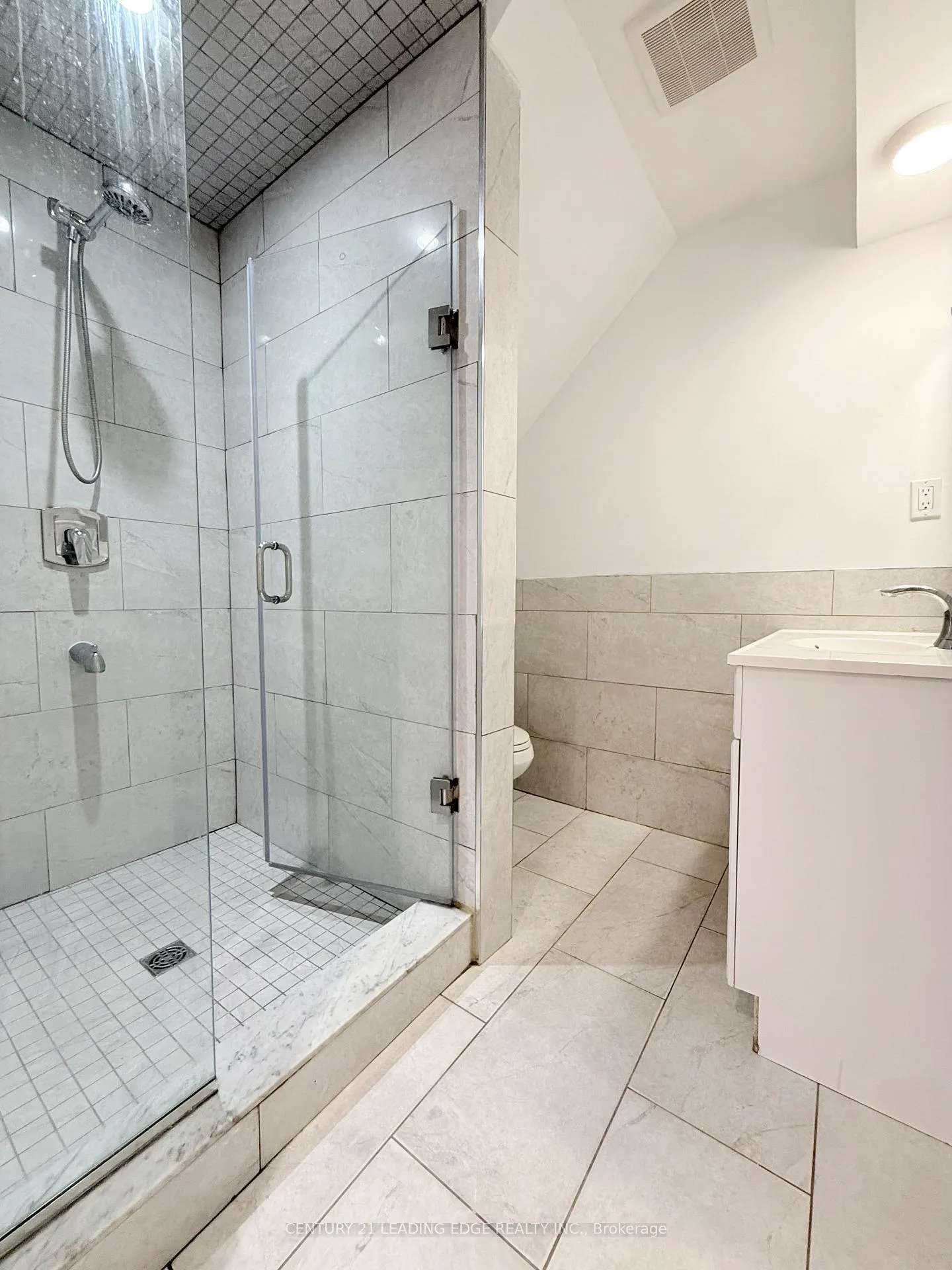 Photo 7 of 21 Colinayre Crescent, Scarborough, L'Amoreaux — HOMEH