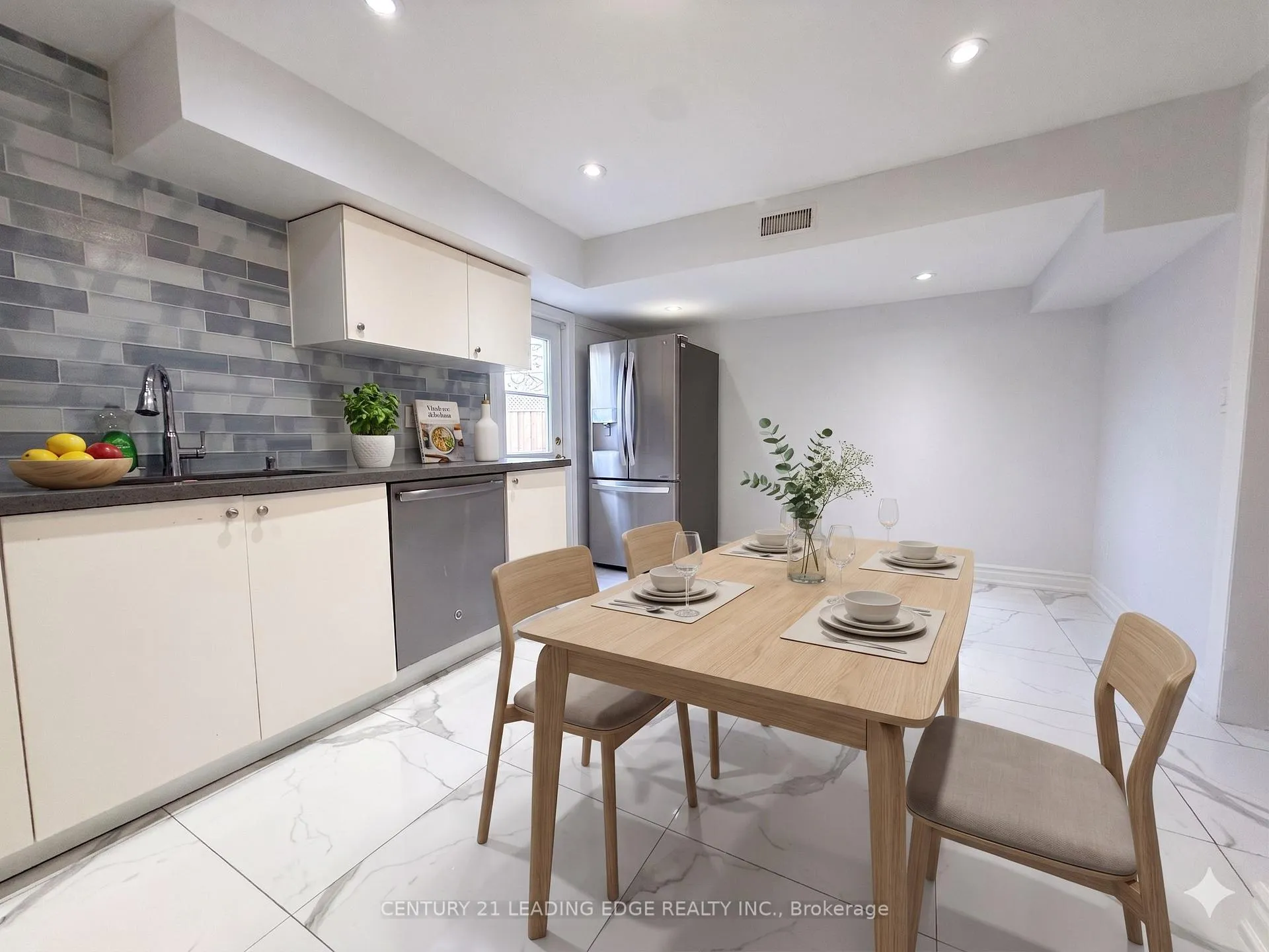 Photo 10 of 21 Colinayre Crescent, Scarborough, L'Amoreaux — HOMEH