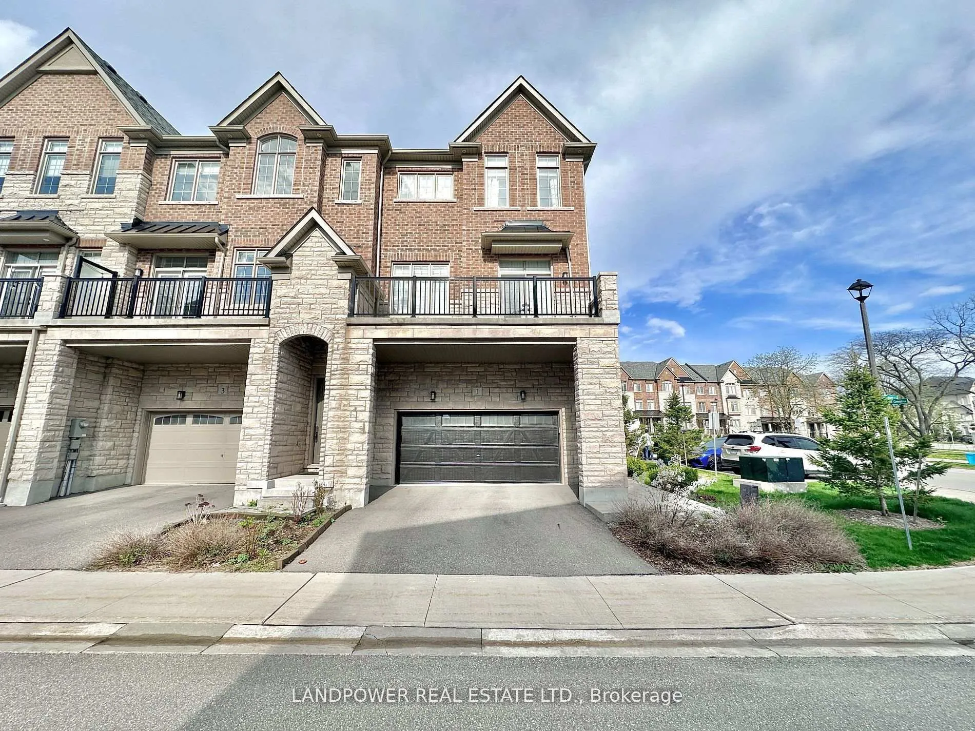Photo 2 of 1 Beaufort Way, Markham, Angus Glen — HOMEH