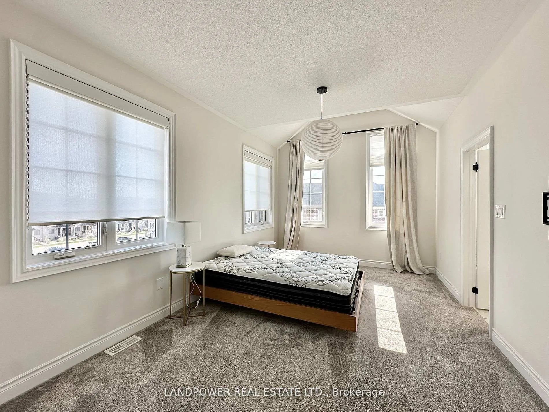Photo 21 of 1 Beaufort Way, Markham, Angus Glen — HOMEH