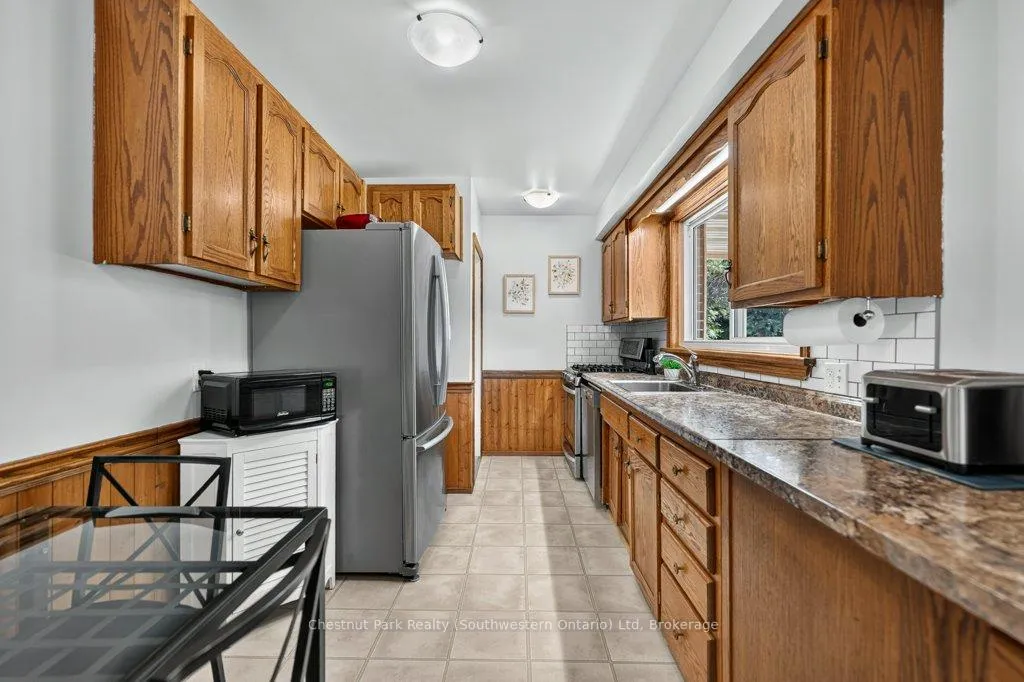 Photo 2 of 39 Cedar Street, Guelph, Dovercliffe Park/Old University — HOMEH