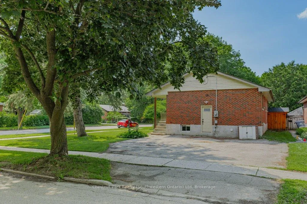 Photo 11 of 39 Cedar Street, Guelph, Dovercliffe Park/Old University — HOMEH
