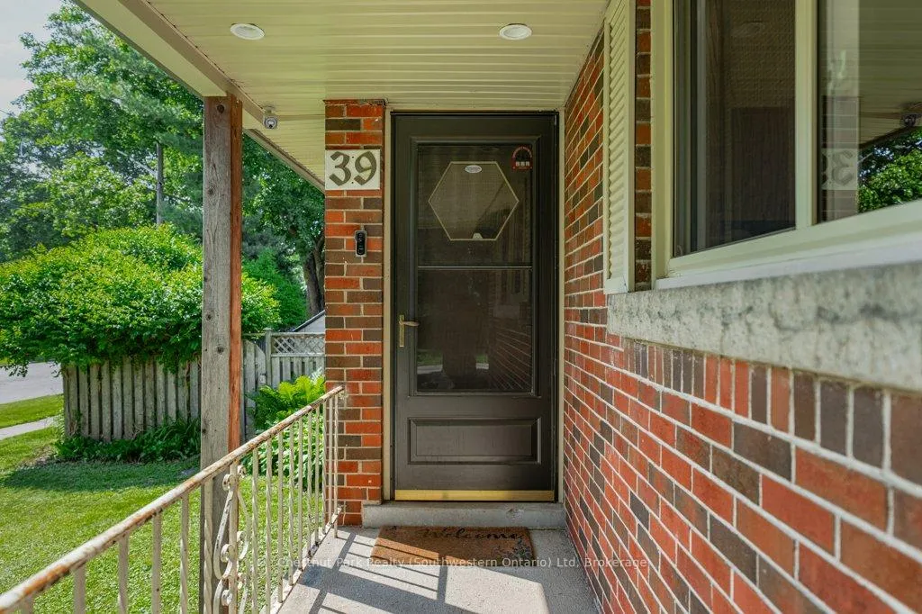 Photo 12 of 39 Cedar Street, Guelph, Dovercliffe Park/Old University — HOMEH