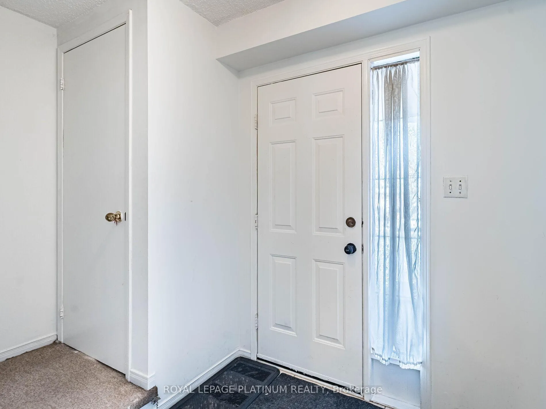 Photo 5 of 14 Wallingford Court, Brampton, Fletcher's Creek South — HOMEH