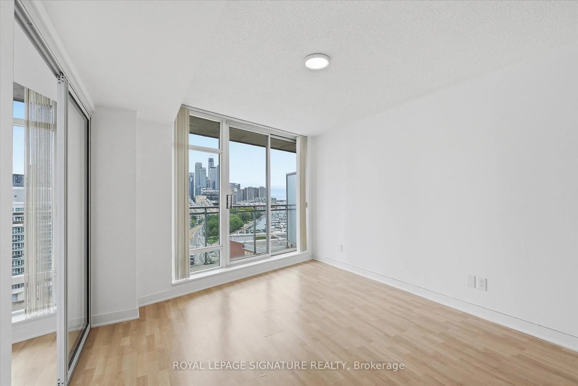 Photo 4 of Unit 1605, 650 Queens Quay W, Toronto, Niagara — HOMEH