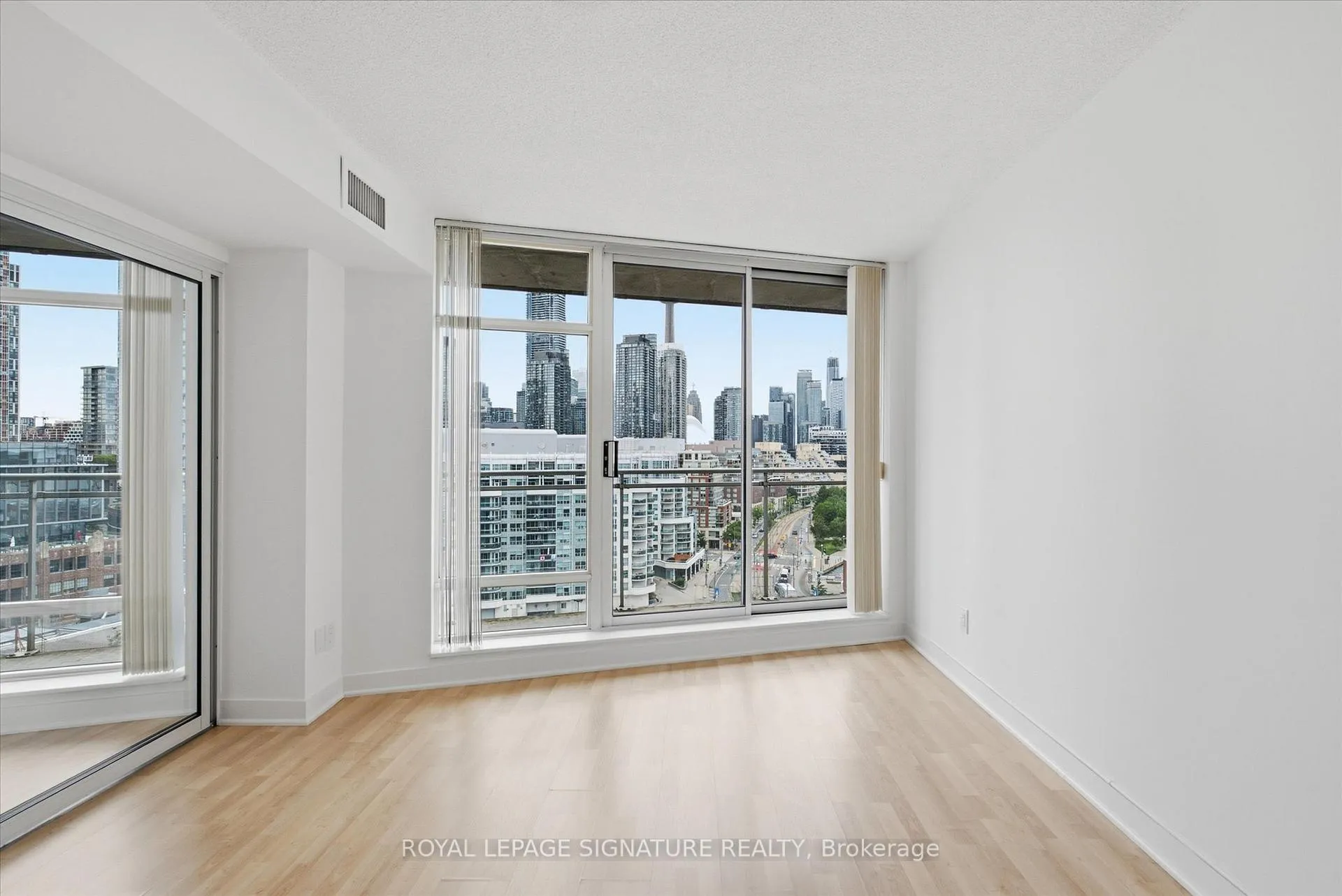 Photo 5 of Unit 1605, 650 Queens Quay W, Toronto, Niagara — HOMEH