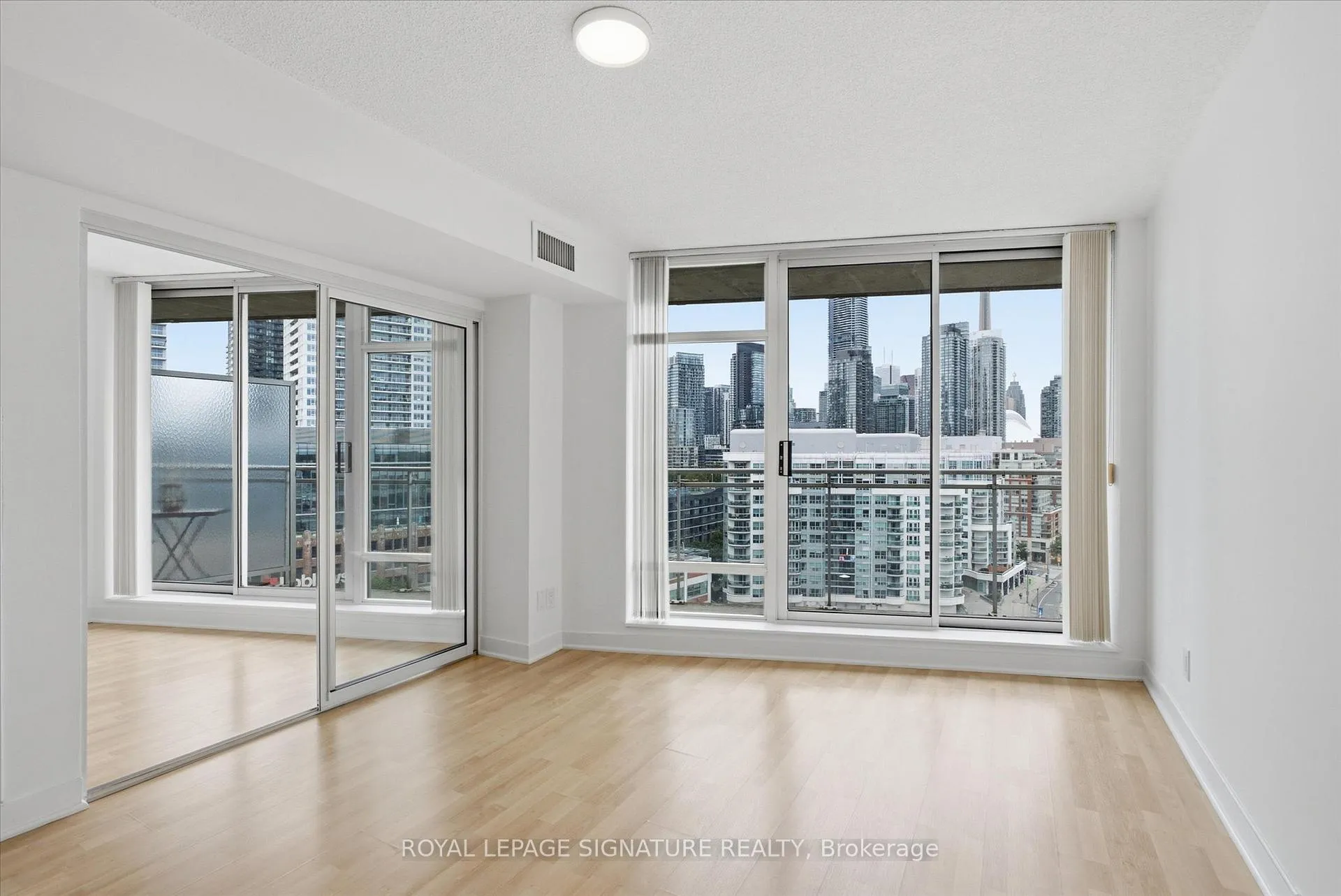 Photo 6 of Unit 1605, 650 Queens Quay W, Toronto, Niagara — HOMEH