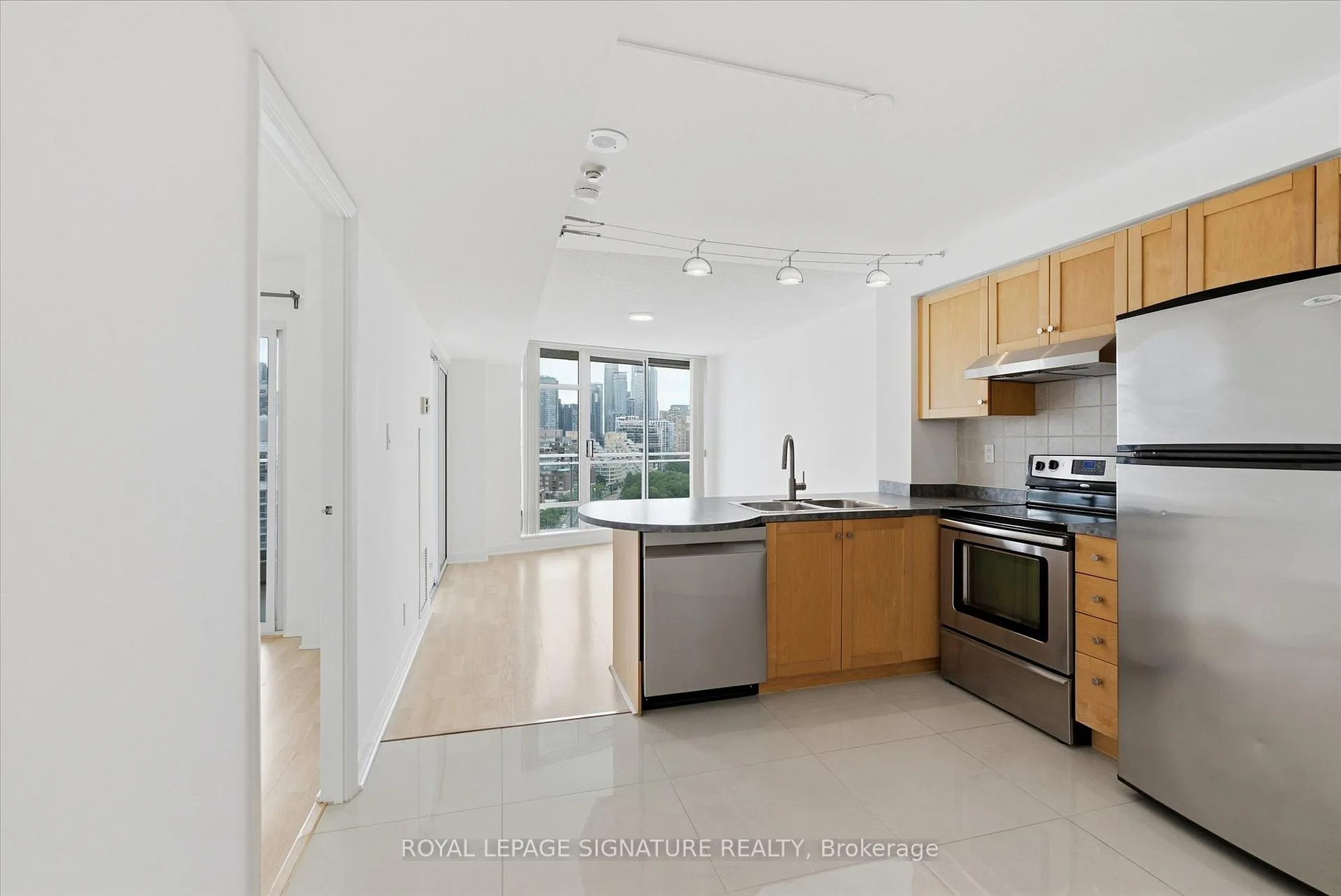 Photo 8 of Unit 1605, 650 Queens Quay W, Toronto, Niagara — HOMEH