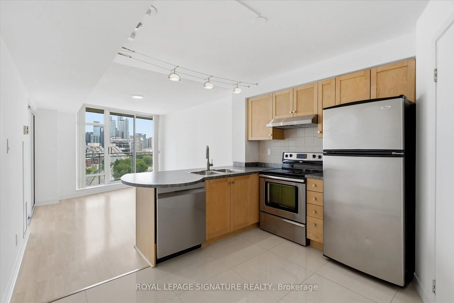 Photo 9 of Unit 1605, 650 Queens Quay W, Toronto, Niagara — HOMEH