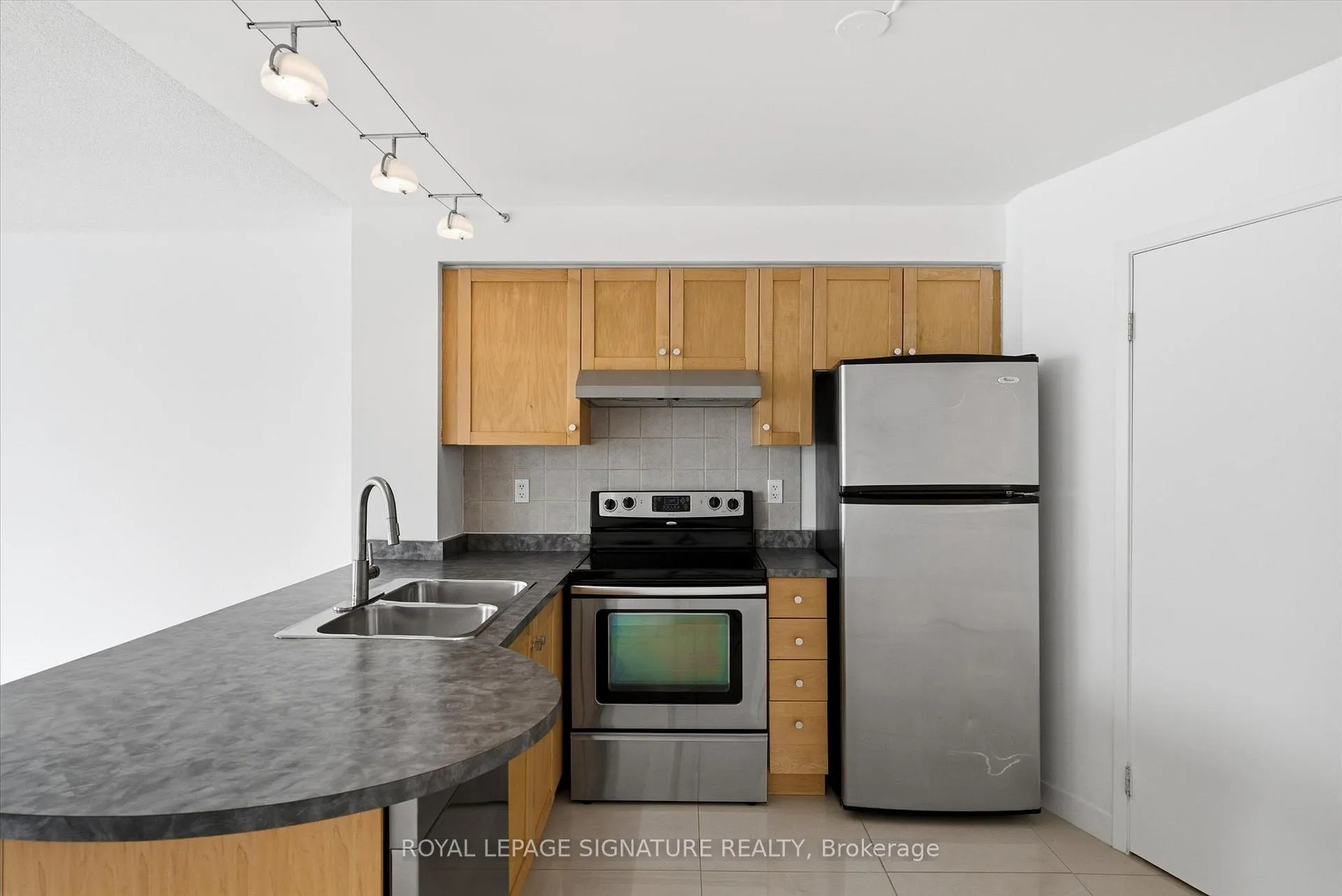 Photo 10 of Unit 1605, 650 Queens Quay W, Toronto, Niagara — HOMEH