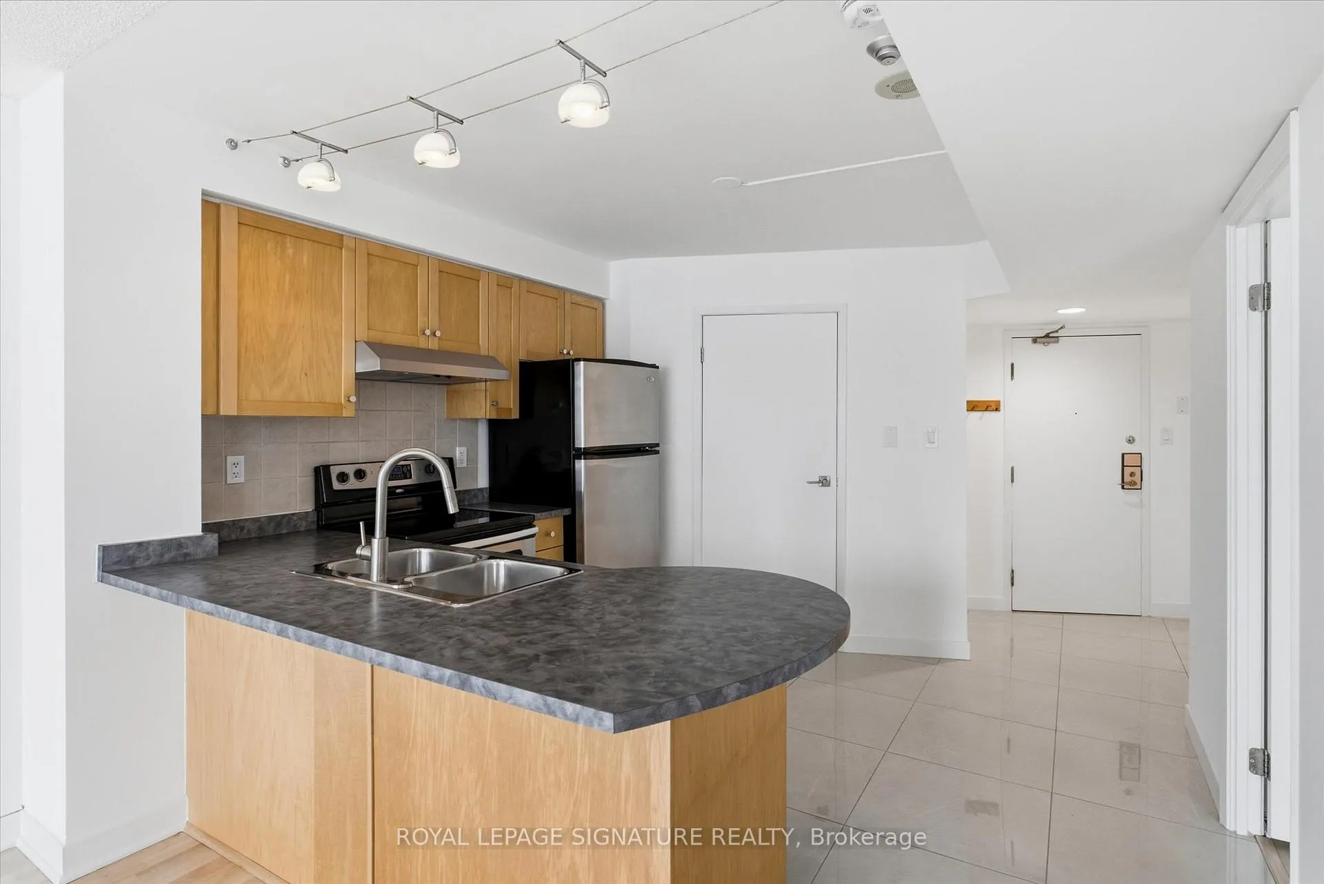 Photo 12 of Unit 1605, 650 Queens Quay W, Toronto, Niagara — HOMEH