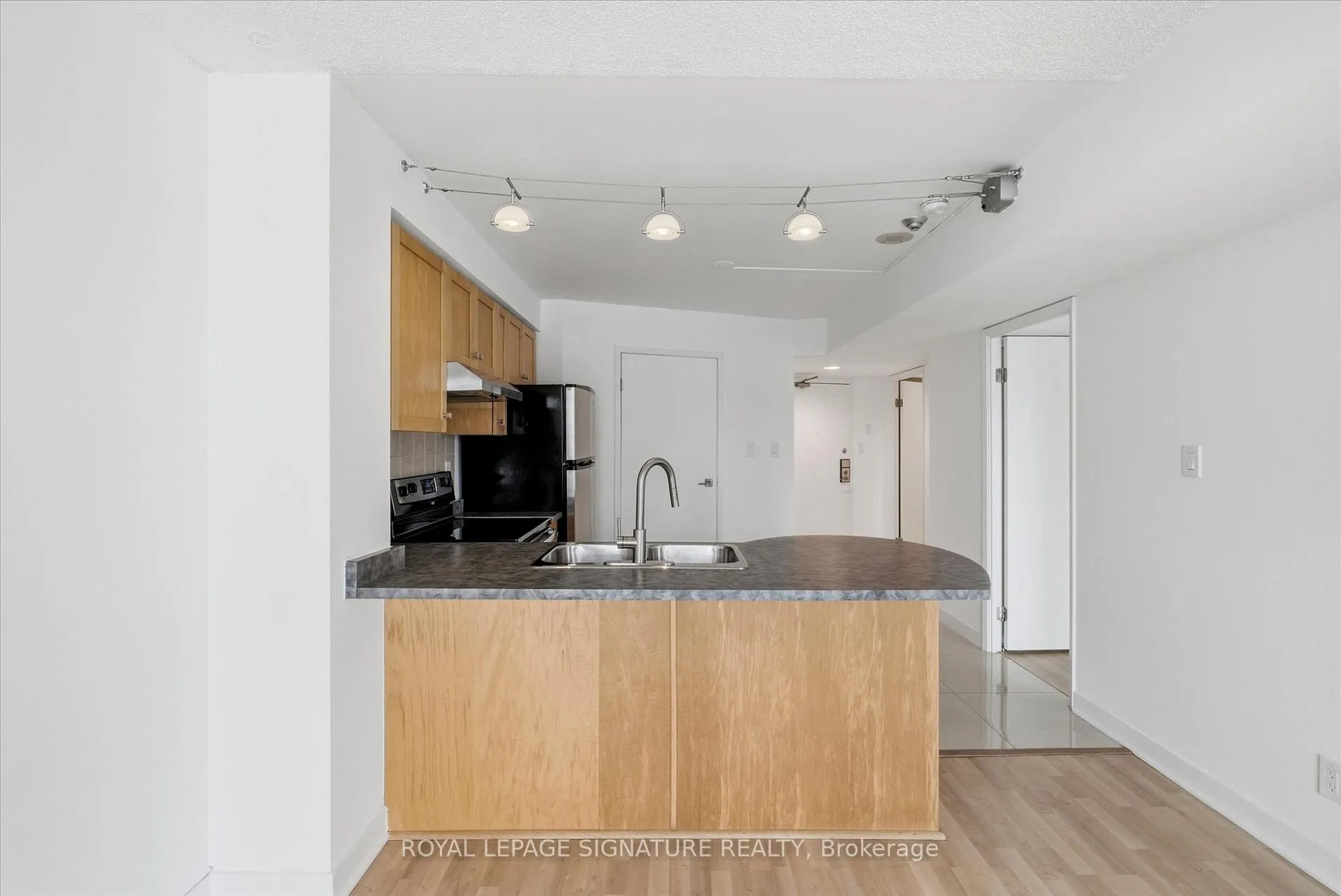 Photo 13 of Unit 1605, 650 Queens Quay W, Toronto, Niagara — HOMEH