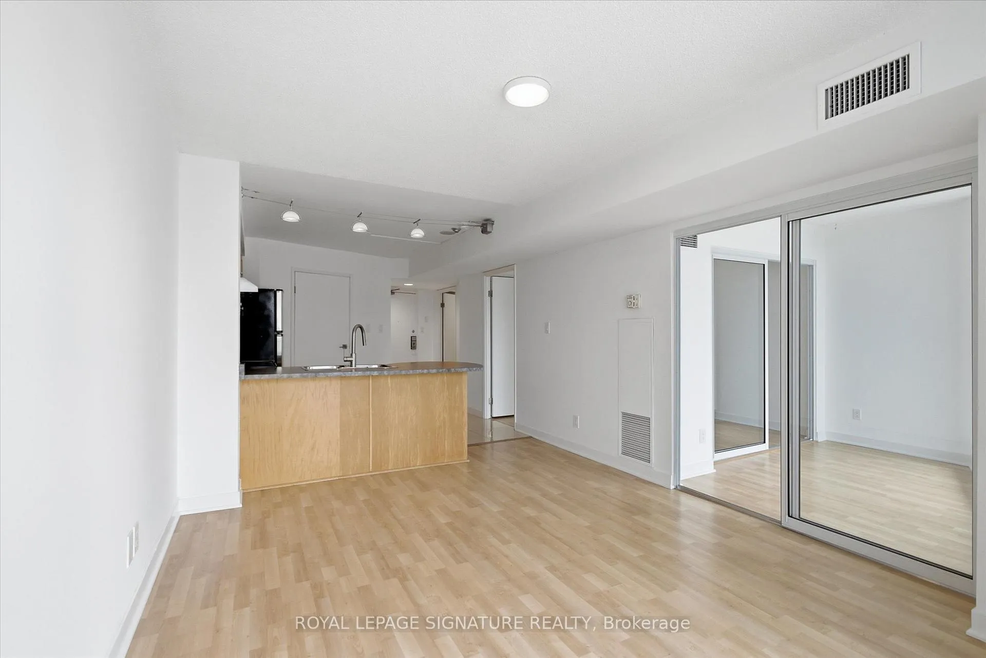 Photo 14 of Unit 1605, 650 Queens Quay W, Toronto, Niagara — HOMEH