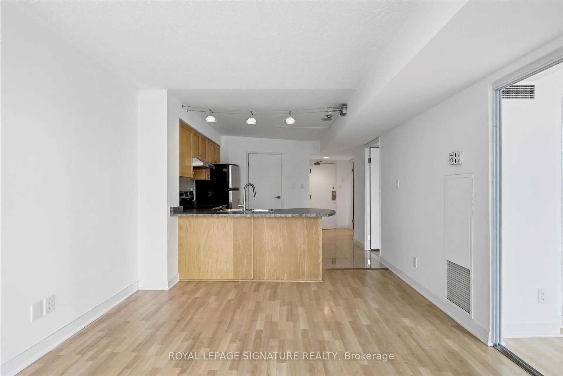 Photo 15 of Unit 1605, 650 Queens Quay W, Toronto, Niagara — HOMEH
