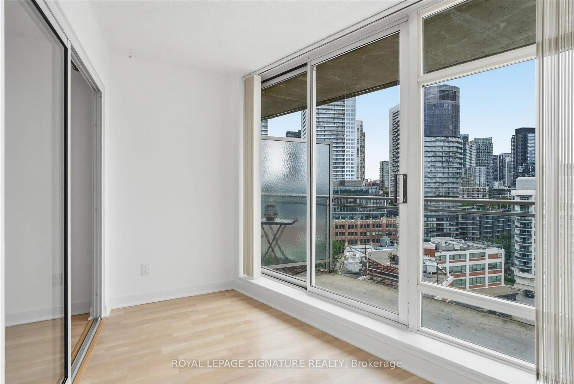 Photo 17 of Unit 1605, 650 Queens Quay W, Toronto, Niagara — HOMEH