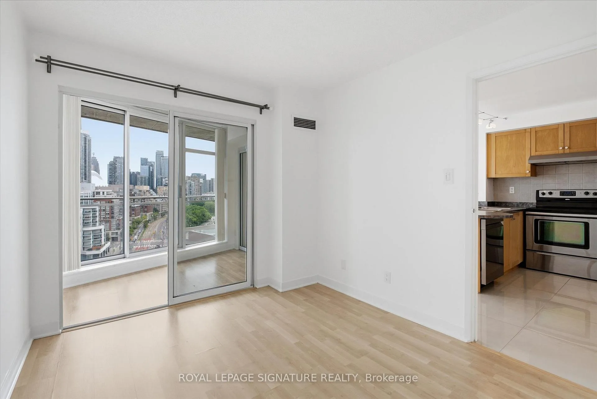 Photo 21 of Unit 1605, 650 Queens Quay W, Toronto, Niagara — HOMEH