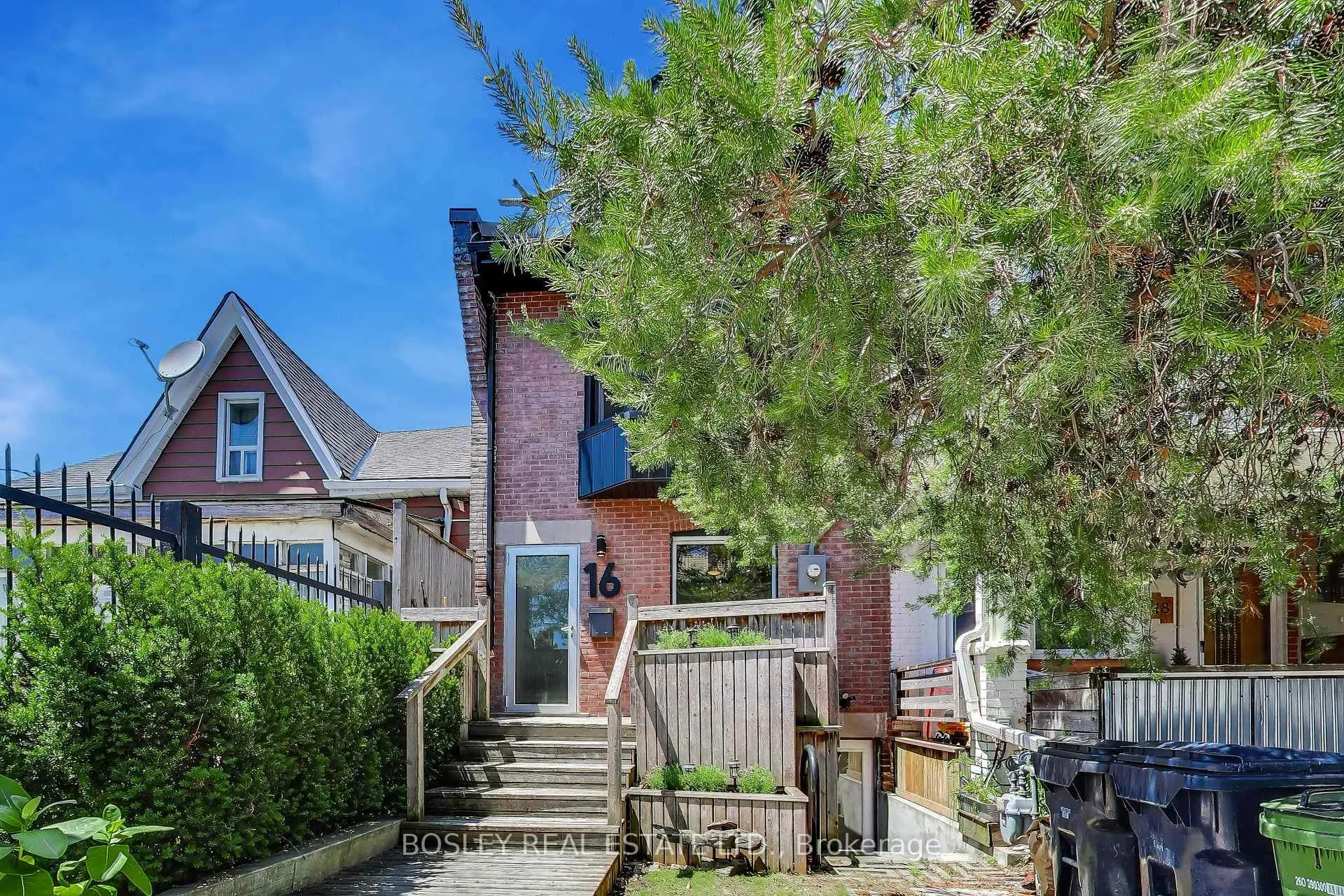 Photo 3 of 16 St Clarens Avenue, Toronto, Little Portugal — HOMEH