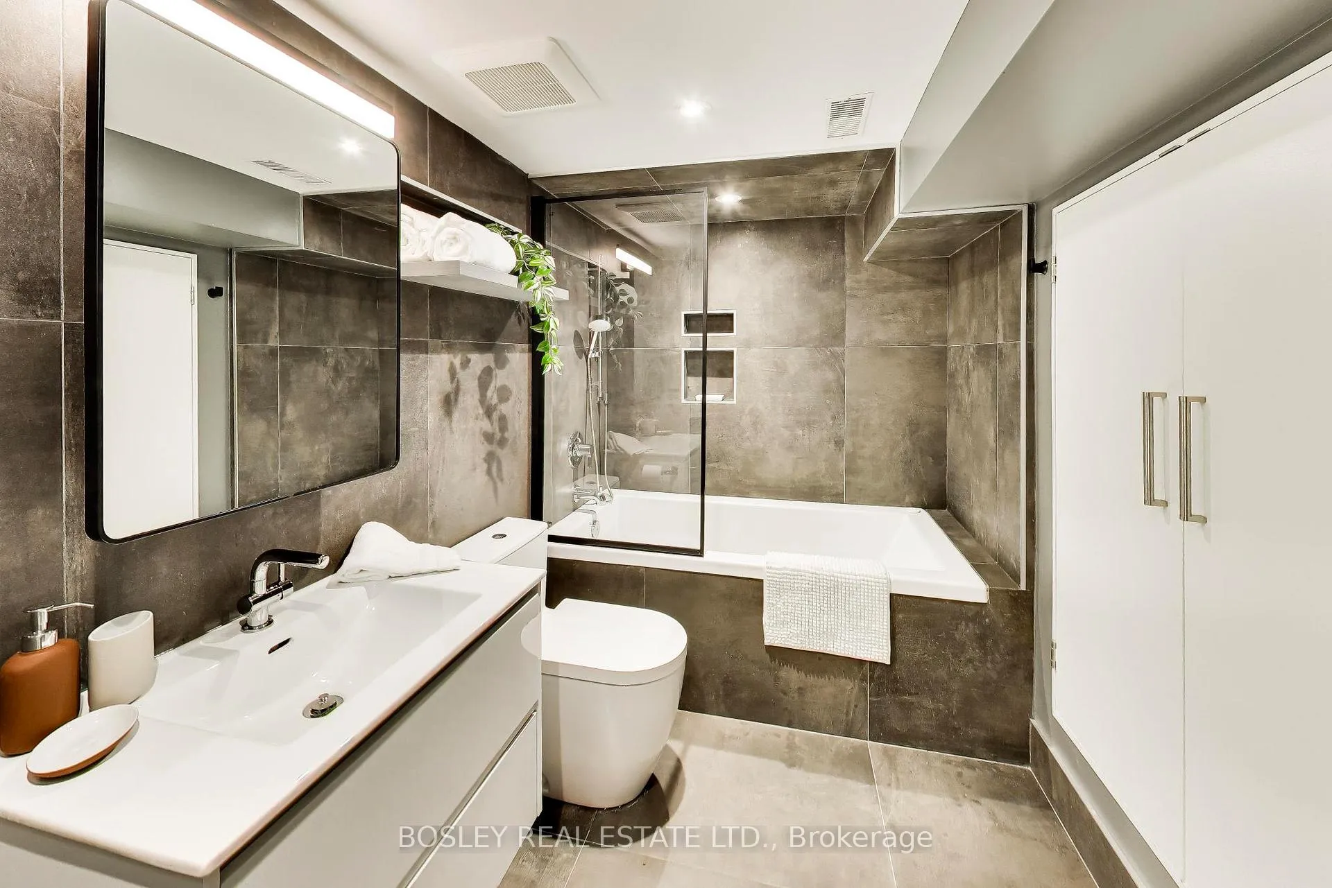 Photo 36 of 16 St Clarens Avenue, Toronto, Little Portugal — HOMEH