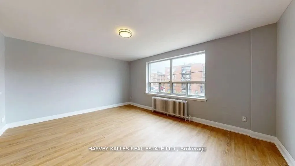 Photo 2 of Unit B4, 31 Clearview Heights, Toronto, Keelesdale-Eglinton West — HOMEH