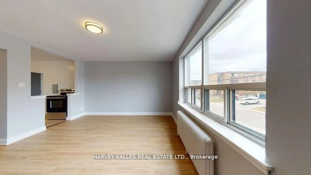 Photo 4 of Unit B4, 31 Clearview Heights, Toronto, Keelesdale-Eglinton West — HOMEH