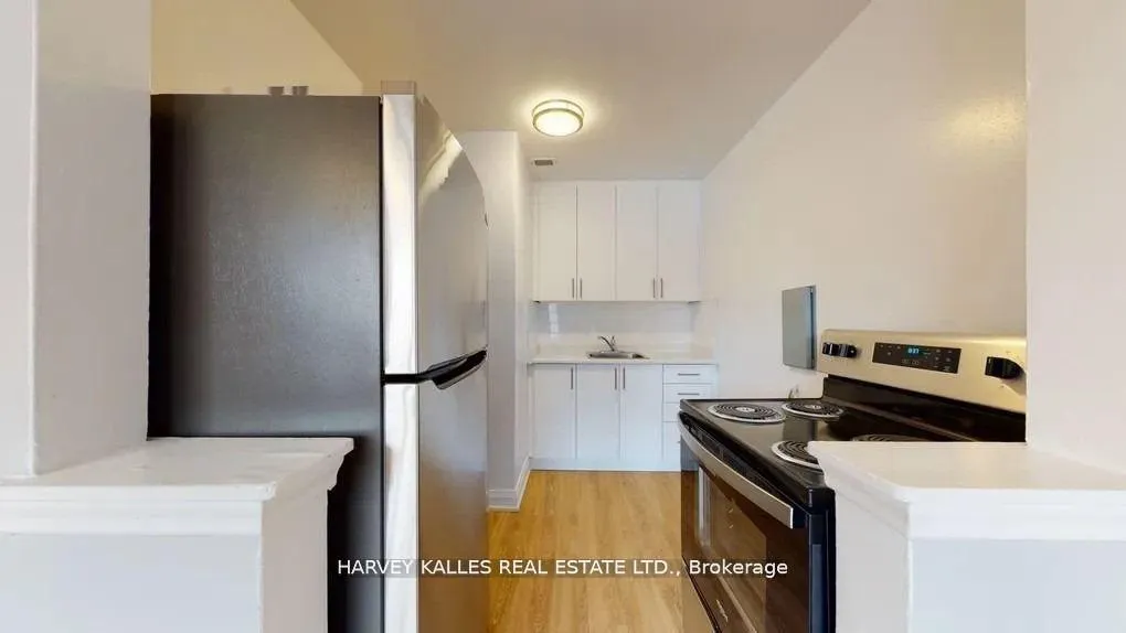Photo 6 of Unit B4, 31 Clearview Heights, Toronto, Keelesdale-Eglinton West — HOMEH