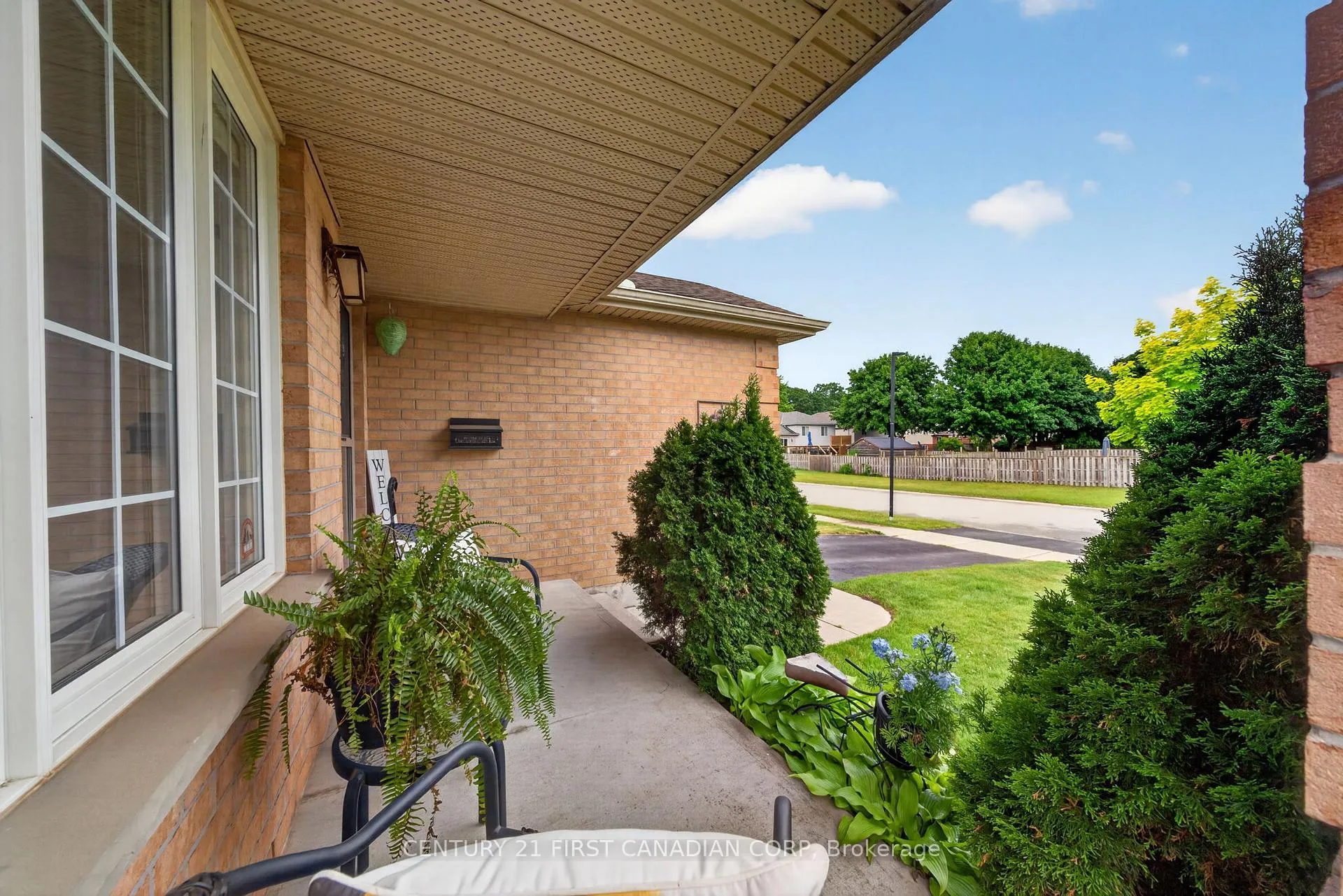 Photo 5 of 70 Juniper Crescent, Strathroy-Caradoc, SE — HOMEH
