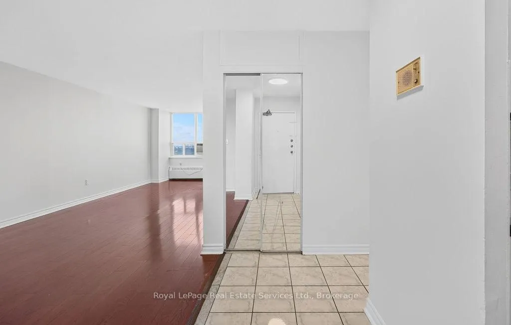 Photo 4 of Unit 1406, 390 Dixon Road, Etobicoke, Kingsview Village-The Westway — HOMEH